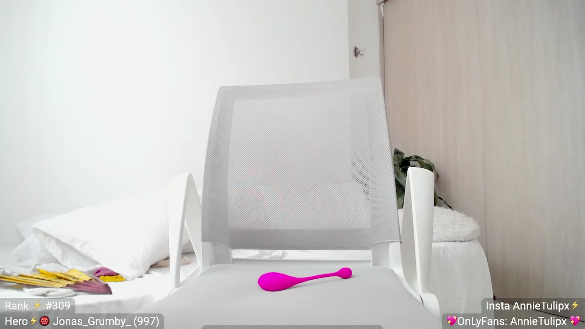 Gallery image thumbnail from Insanna's myfreecams stream on, 06/09/2023, 16:26 image 17 of 20