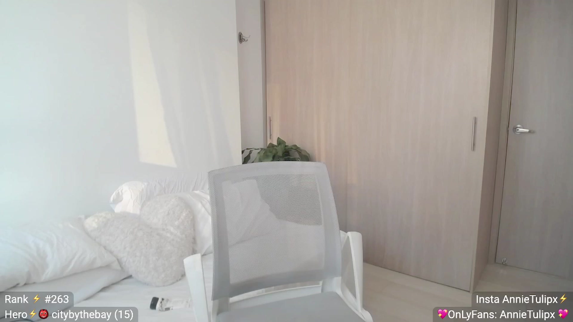 Gallery image thumbnail from Insanna's myfreecams stream on, 06/10/2023, 22:20 image 19 of 20