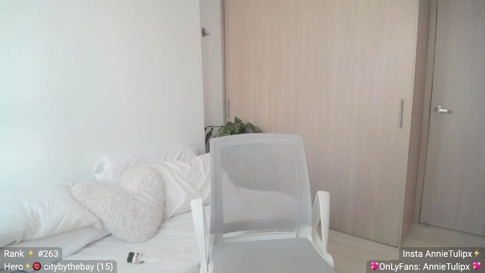 Gallery image thumbnail from Insanna's myfreecams stream on, 06/10/2023, 22:20 image 18 of 20