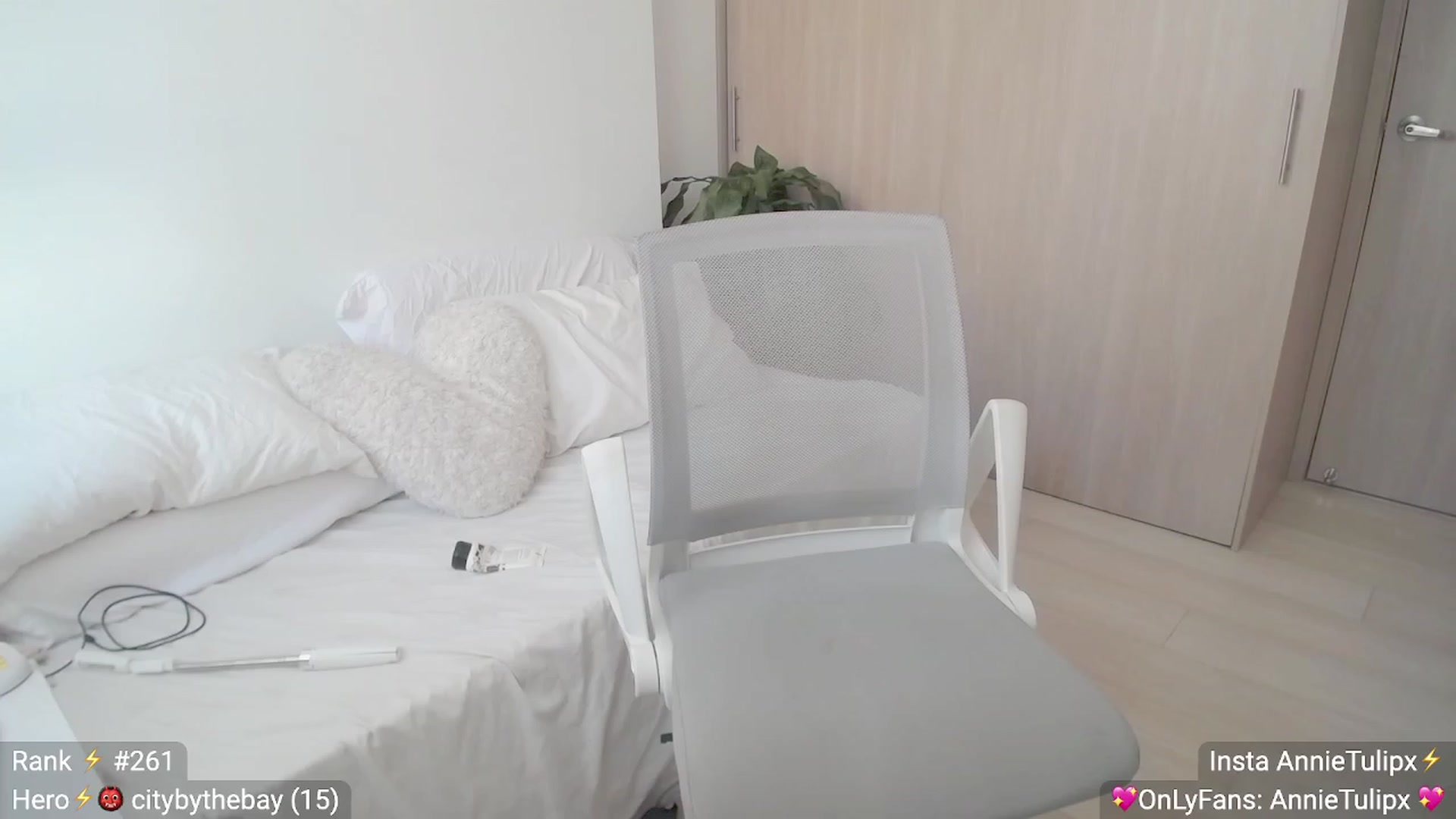 Gallery image thumbnail from Insanna's myfreecams stream on, 06/10/2023, 22:20 image 14 of 20