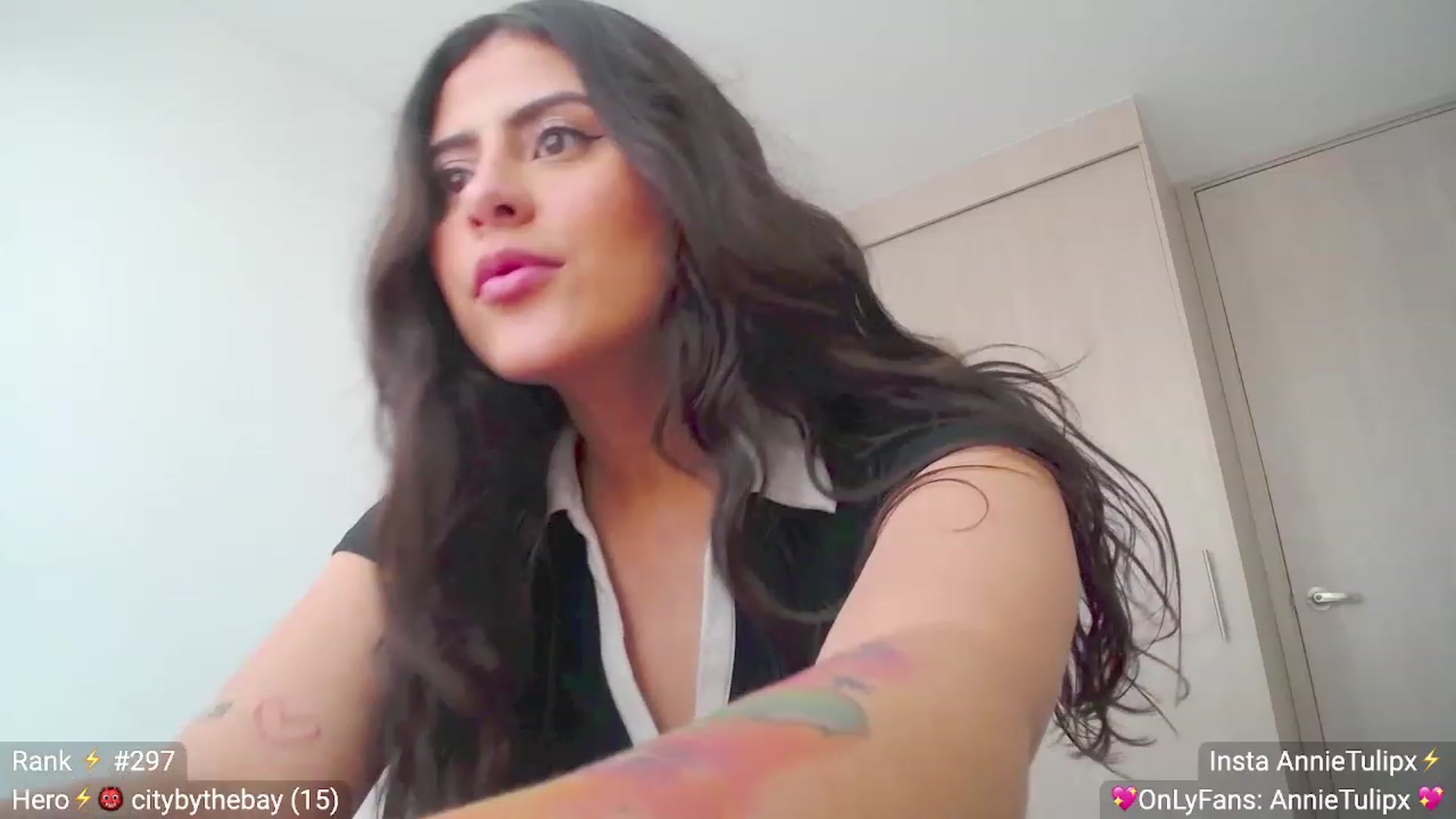 Gallery image thumbnail from Insanna's myfreecams stream on, 06/10/2023, 22:20 image 11 of 20