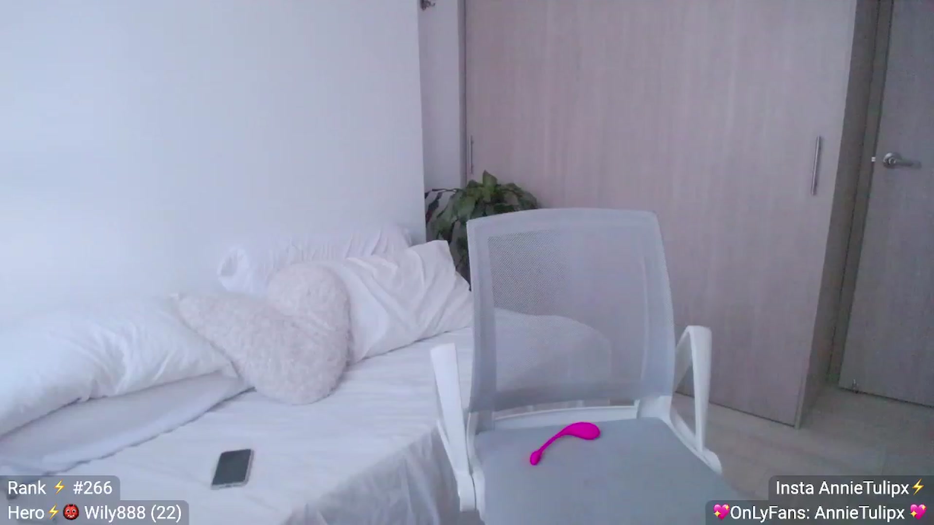 Gallery image thumbnail from Insanna's myfreecams stream on, 06/10/2023, 23:14 image 19 of 20