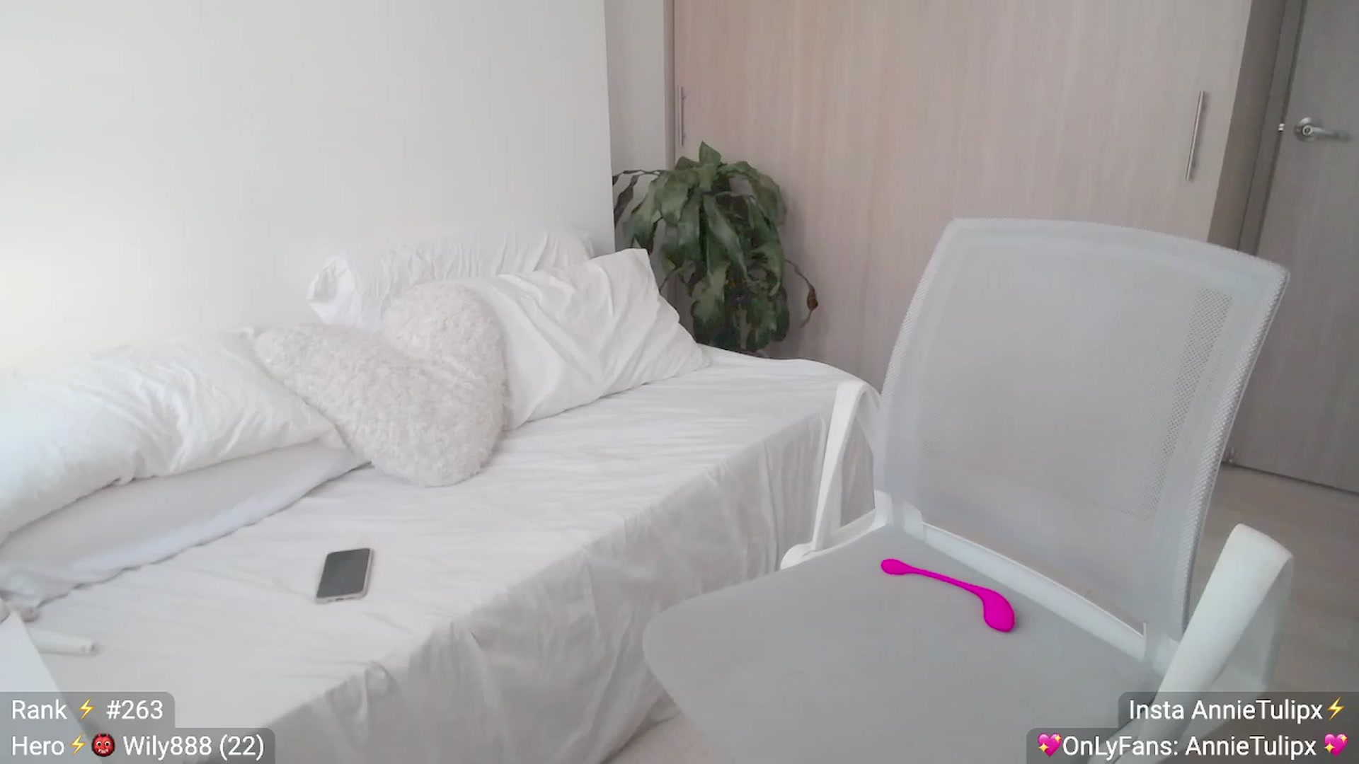 Gallery image thumbnail from Insanna's myfreecams stream on, 06/10/2023, 23:14 image 11 of 20