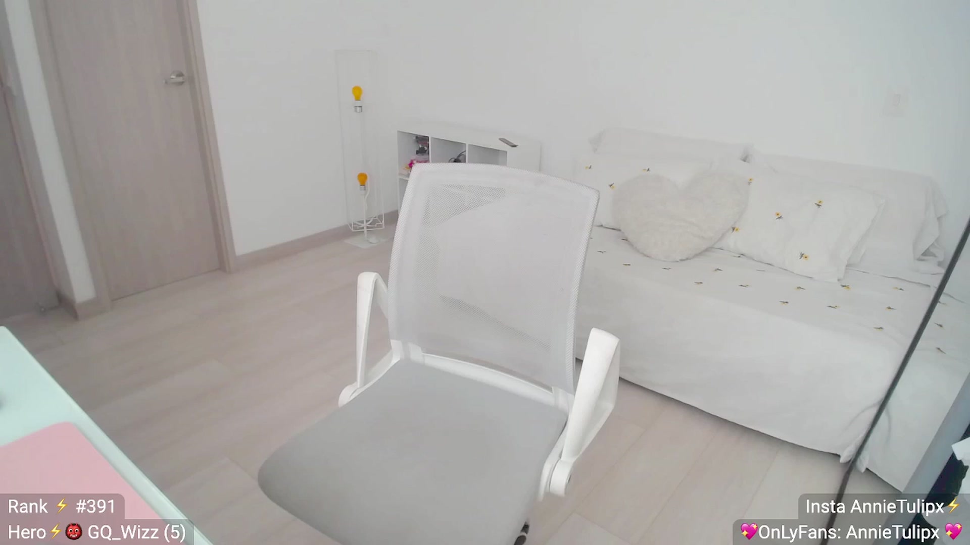Gallery image thumbnail from Insanna's myfreecams stream on, 06/13/2023, 16:21 image 5 of 20