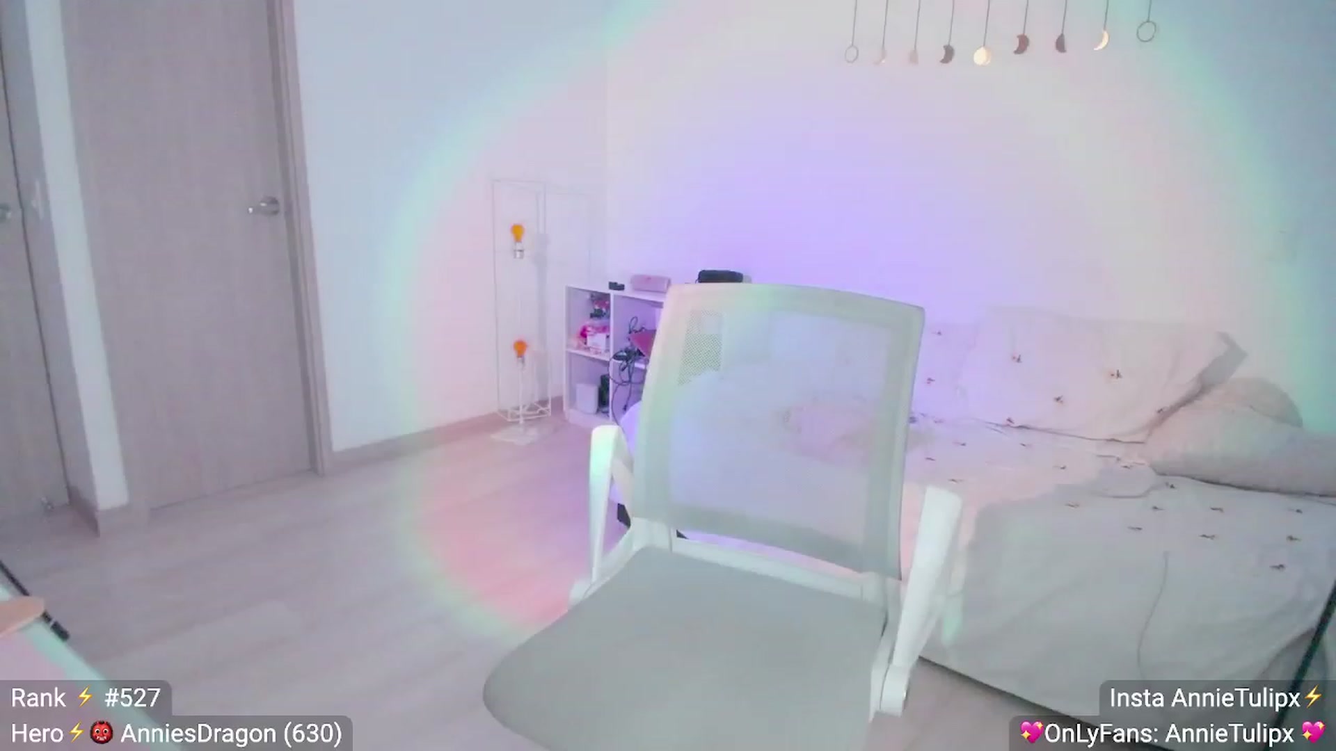 Gallery image thumbnail from Insanna's myfreecams stream on, 06/18/2023, 01:13 image 19 of 20
