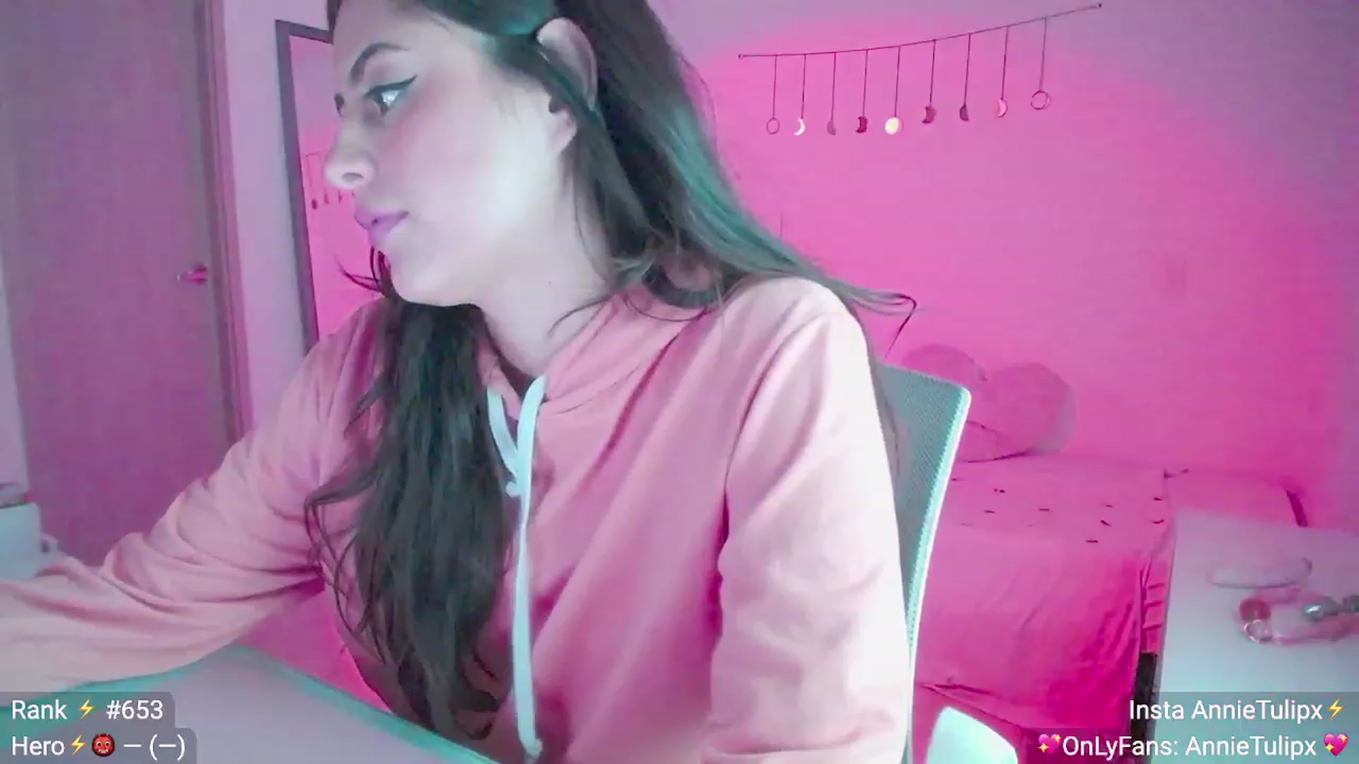 Gallery image thumbnail from Insanna's myfreecams stream on, 06/20/2023, 23:28 image 8 of 20