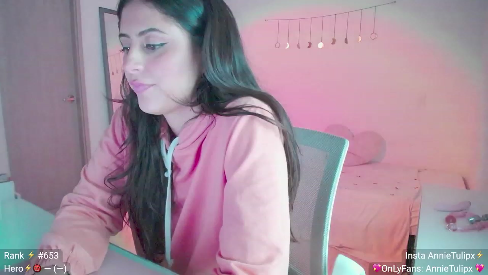 Gallery image thumbnail from Insanna's myfreecams stream on, 06/20/2023, 23:28 image 11 of 20