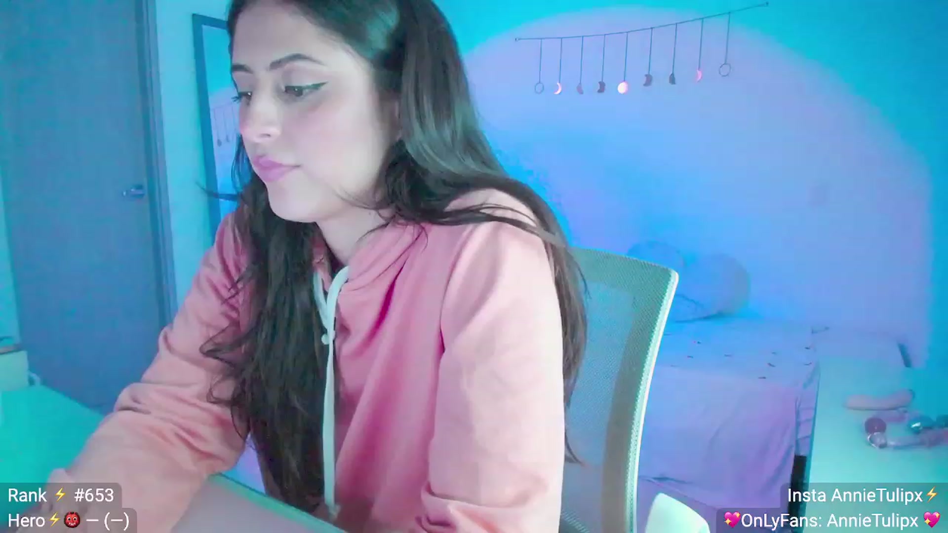 Gallery image thumbnail from Insanna's myfreecams stream on, 06/20/2023, 23:28 image 10 of 20