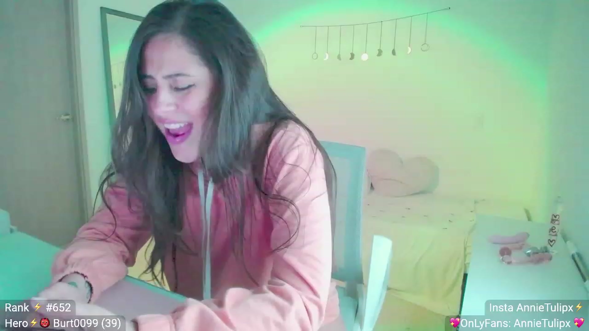 Gallery image thumbnail from Insanna's myfreecams stream on, 06/21/2023, 24:02 image 4 of 20