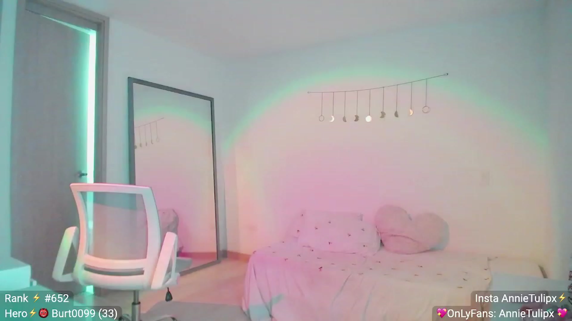 Gallery image thumbnail from Insanna's myfreecams stream on, 06/21/2023, 24:02 image 2 of 20
