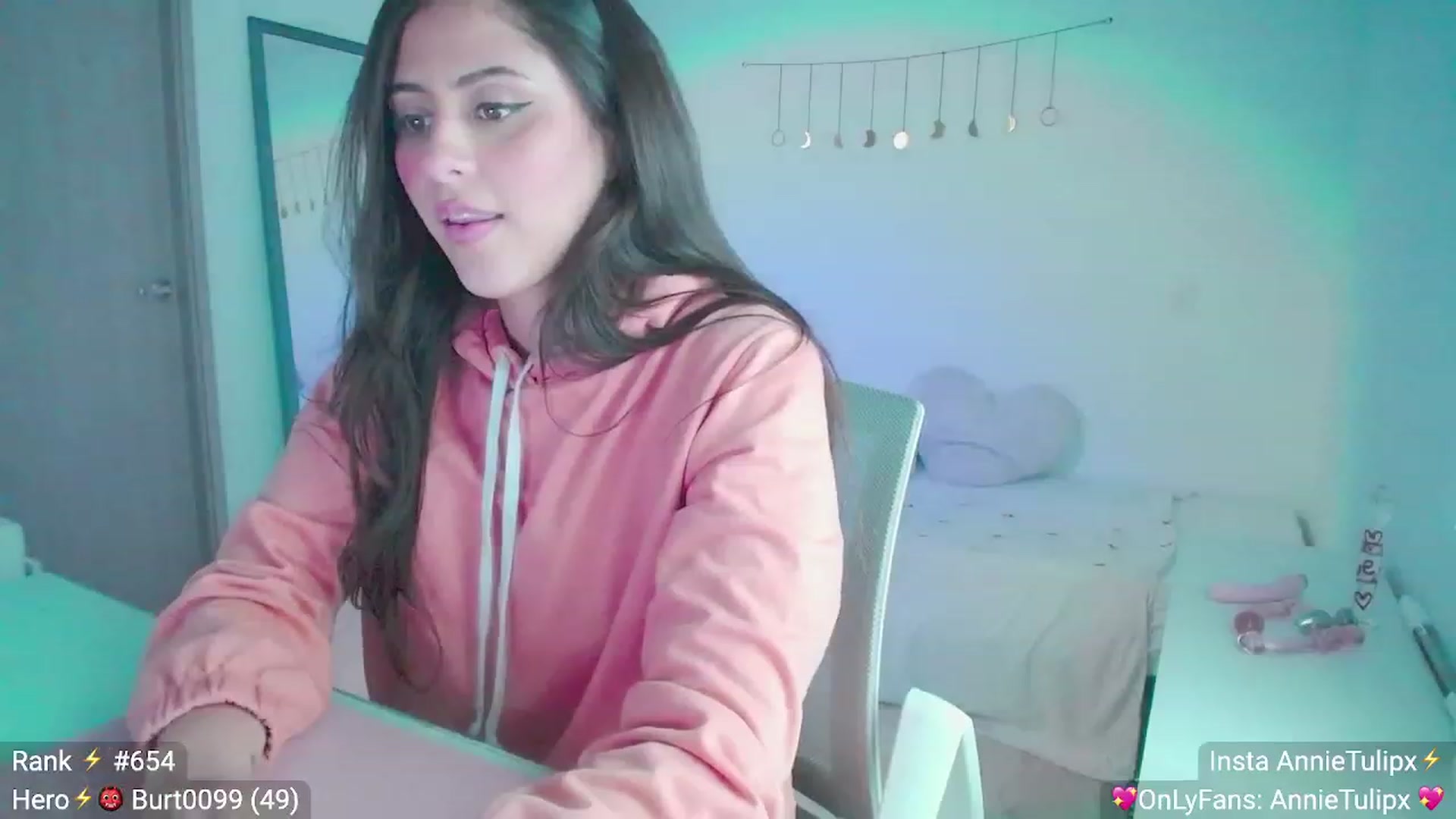 Gallery image thumbnail from Insanna's myfreecams stream on, 06/21/2023, 24:02 image 7 of 20