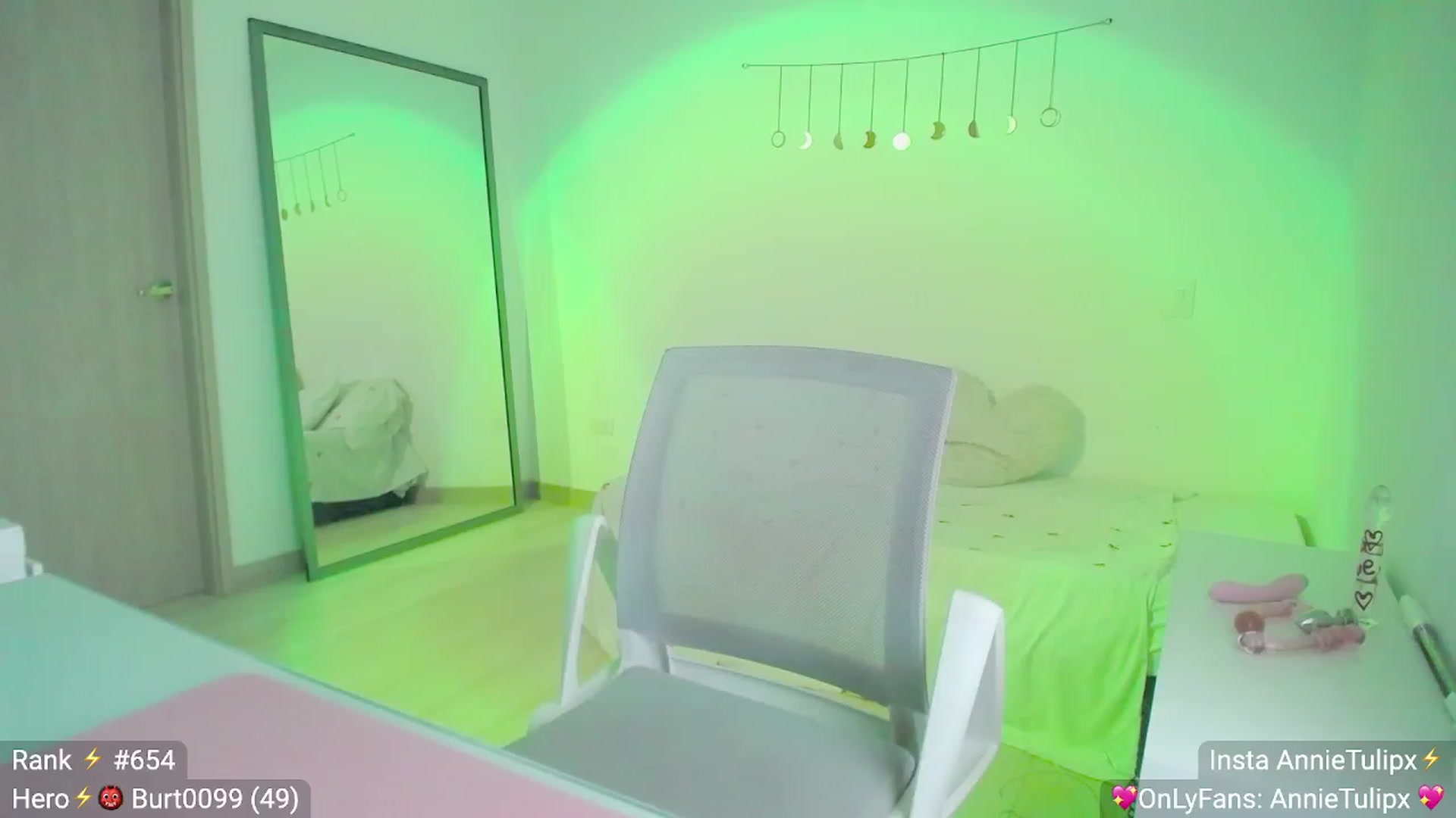 Gallery image thumbnail from Insanna's myfreecams stream on, 06/21/2023, 24:02 image 6 of 20