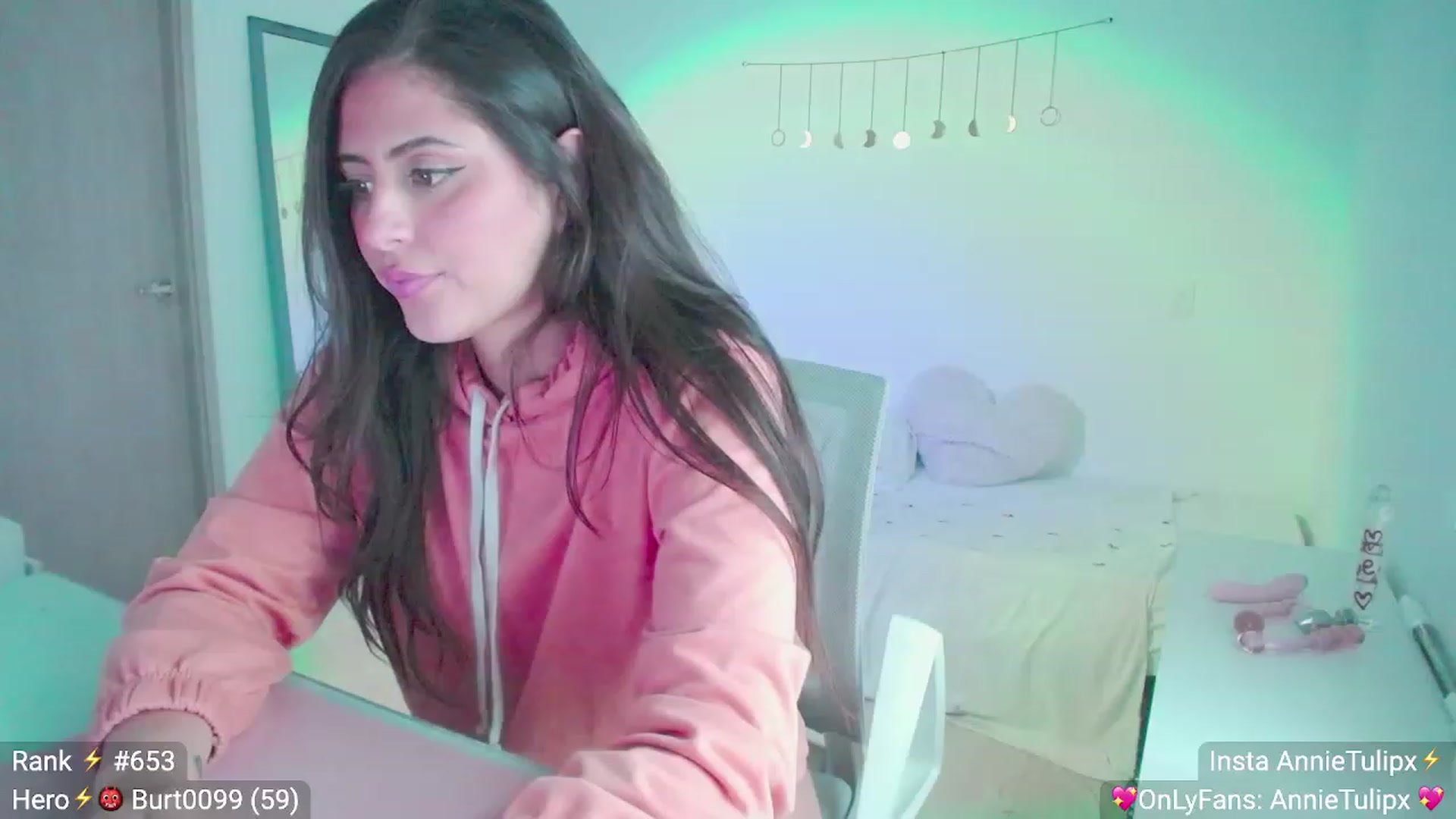 Gallery image thumbnail from Insanna's myfreecams stream on, 06/21/2023, 24:02 image 8 of 20