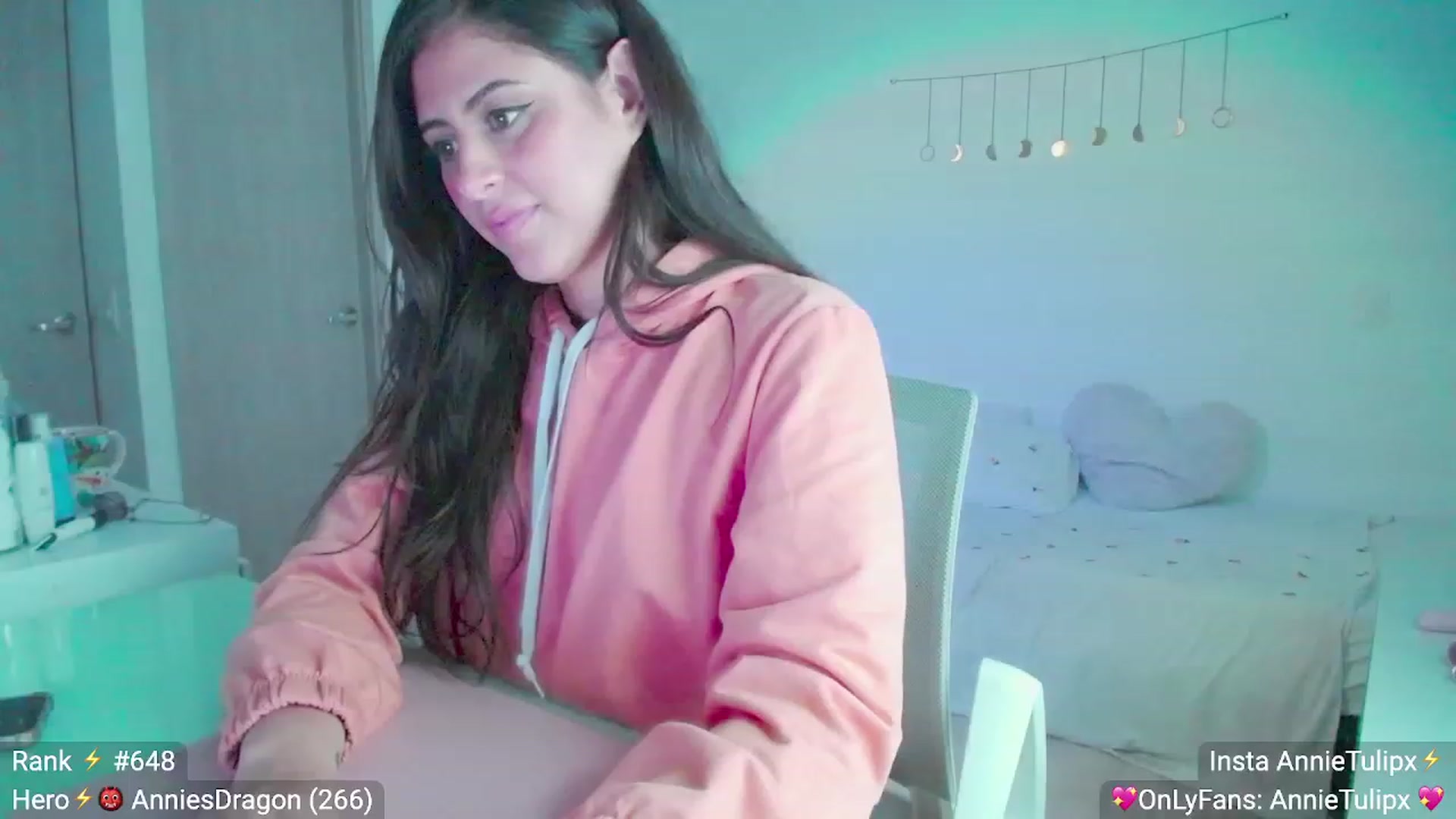 Gallery image thumbnail from Insanna's myfreecams stream on, 06/21/2023, 02:01 image 1 of 20