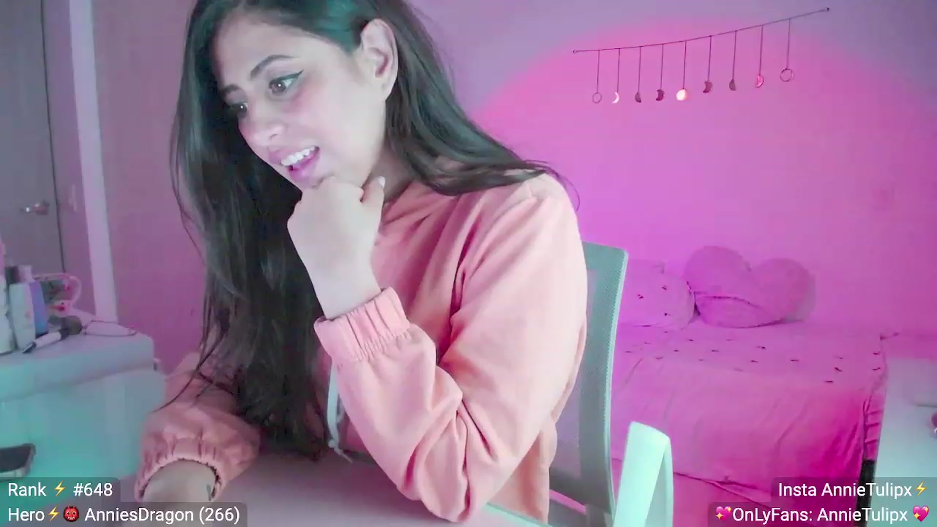 Gallery image thumbnail from Insanna's myfreecams stream on, 06/21/2023, 02:01 image 16 of 20
