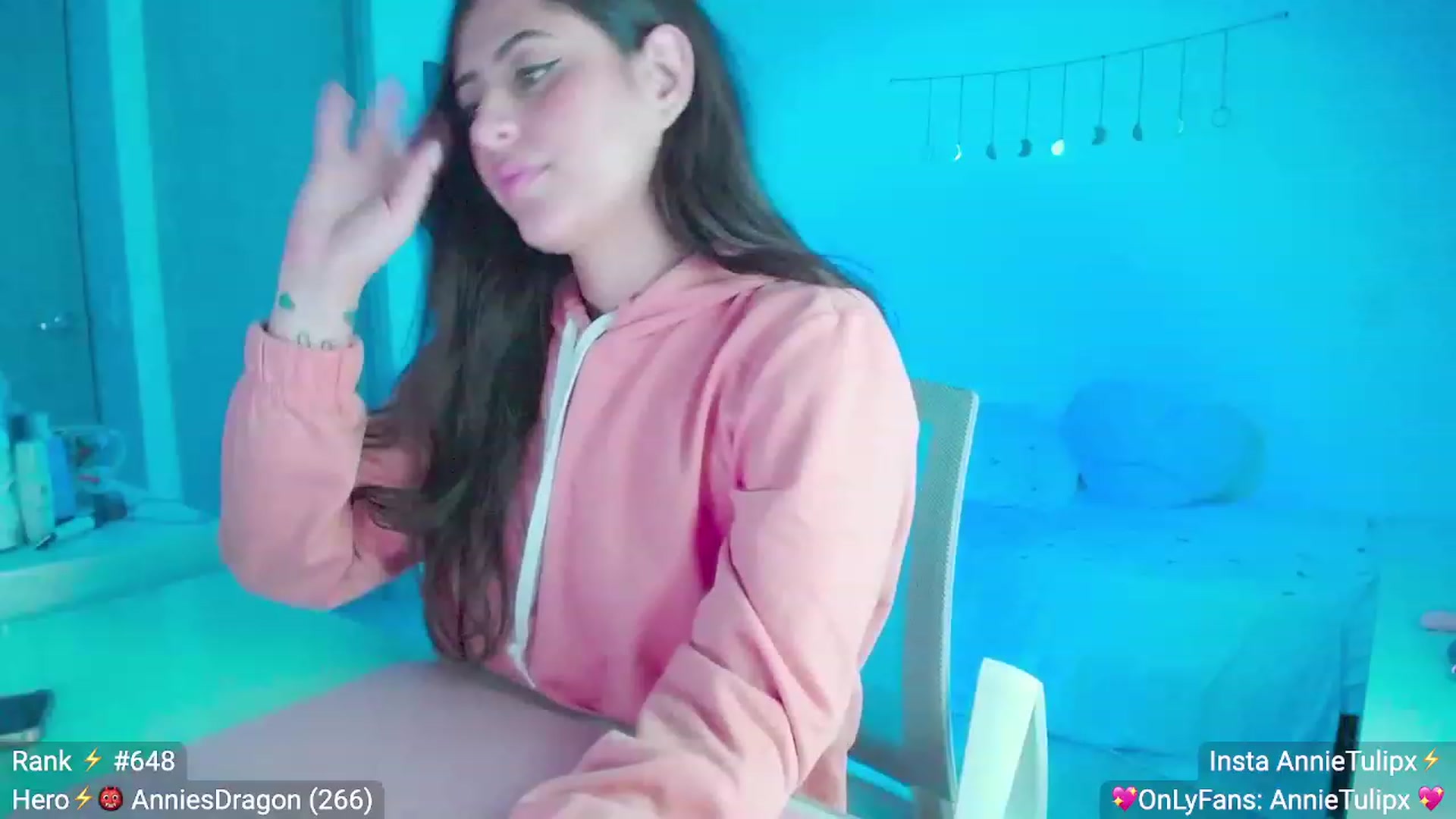 Gallery image thumbnail from Insanna's myfreecams stream on, 06/21/2023, 02:01 image 13 of 20
