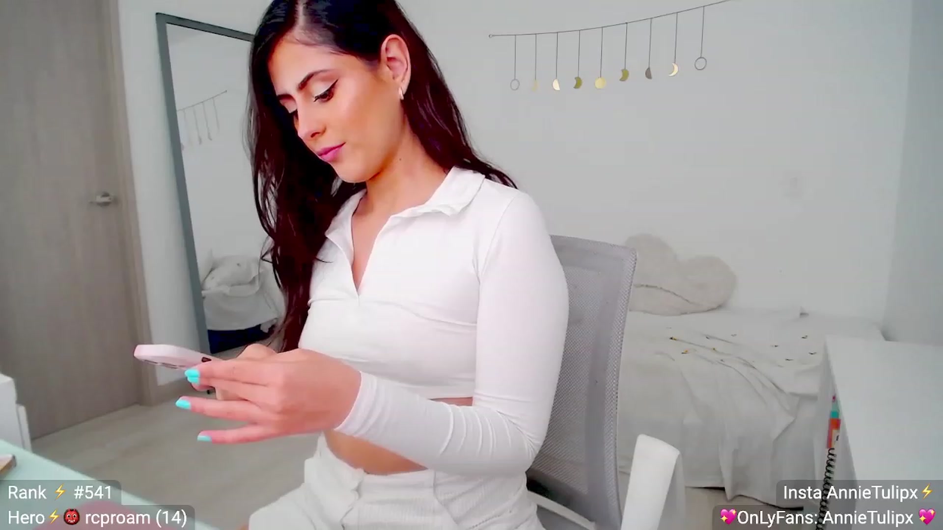Gallery image thumbnail from Insanna's myfreecams stream on, 06/22/2023, 20:54 image 10 of 20