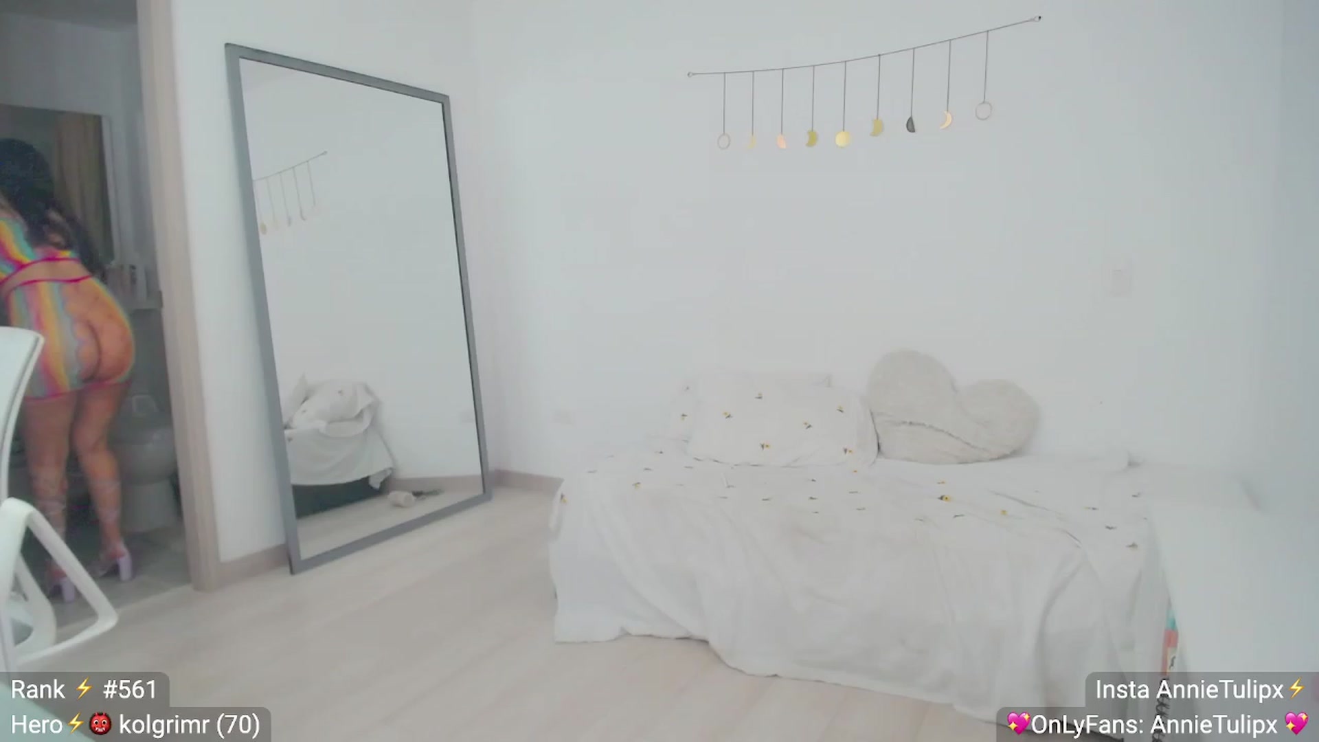 Gallery image thumbnail from Insanna's myfreecams stream on, 06/24/2023, 20:26 image 13 of 20