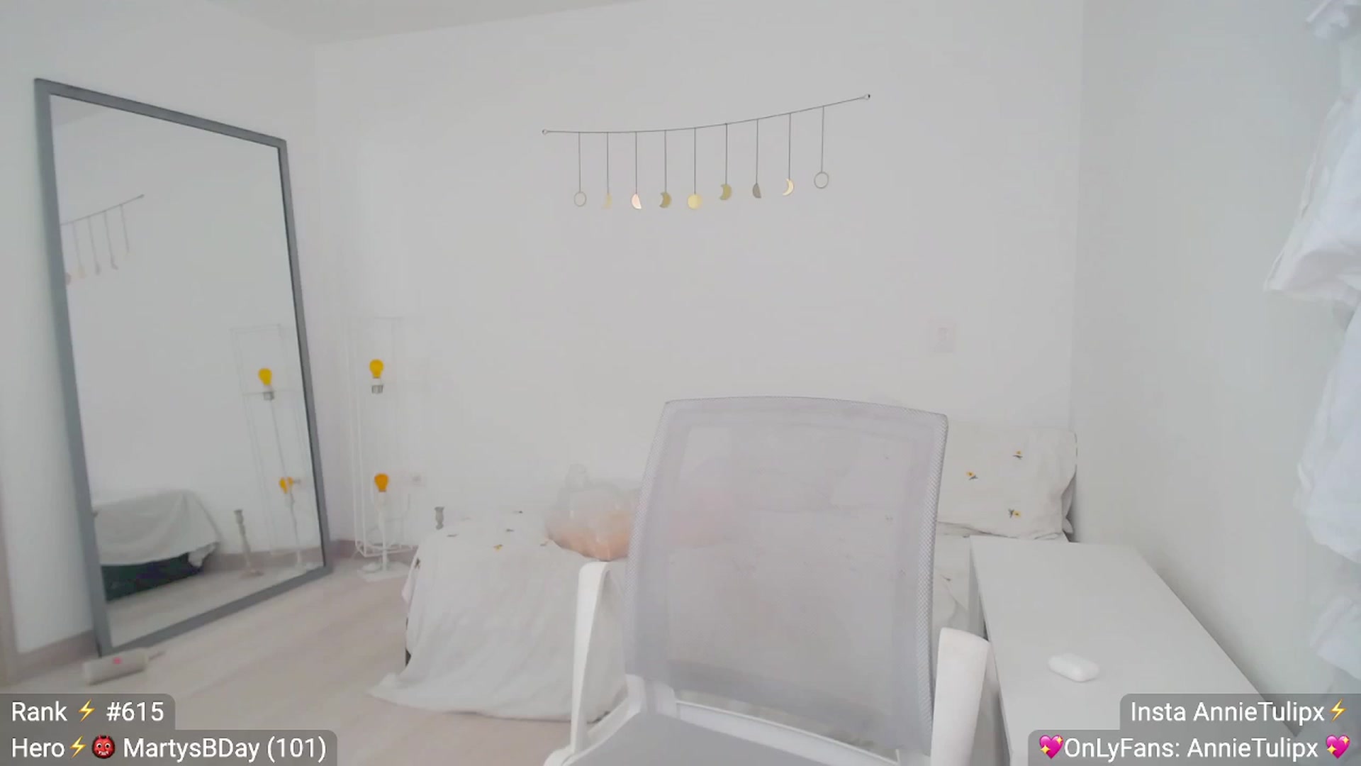 Gallery image thumbnail from Insanna's myfreecams stream on, 06/26/2023, 14:46 image 10 of 20