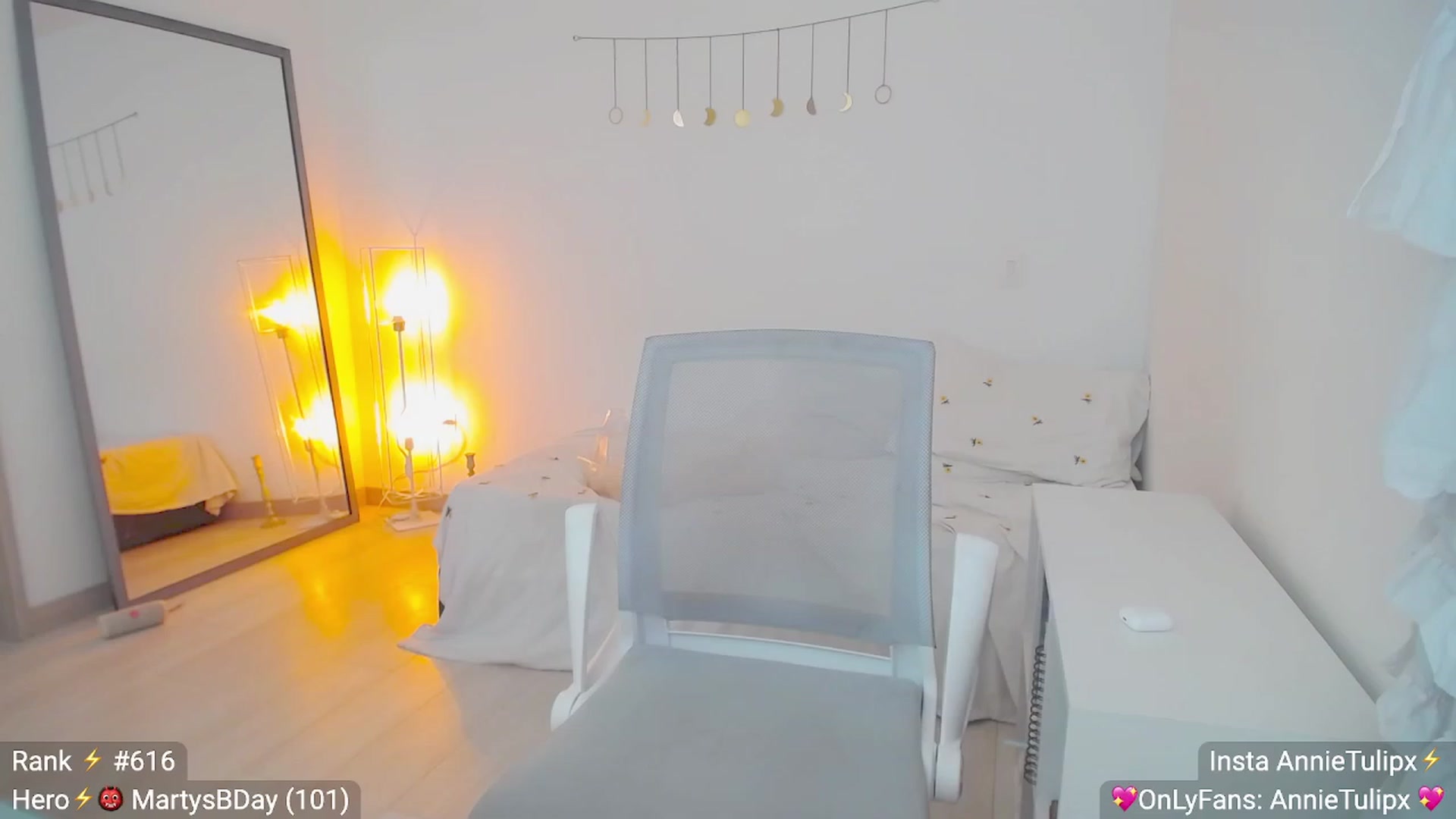 Gallery image thumbnail from Insanna's myfreecams stream on, 06/26/2023, 14:46 image 17 of 20
