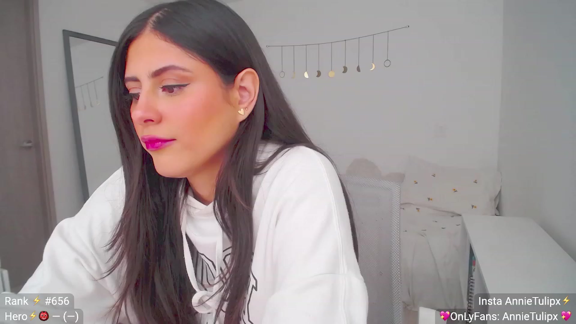 Gallery image thumbnail from Insanna's myfreecams stream on, 06/27/2023, 14:31 image 18 of 20