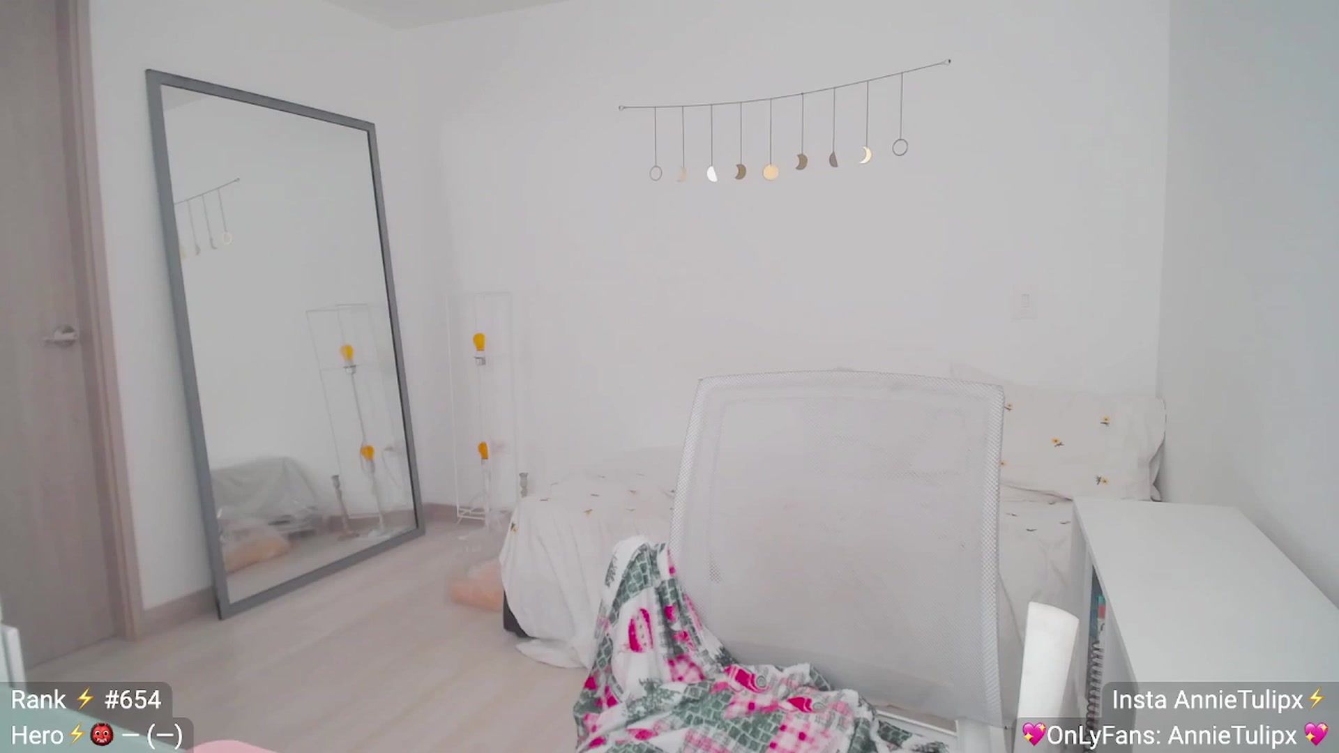 Gallery image thumbnail from Insanna's myfreecams stream on, 06/27/2023, 14:31 image 12 of 20