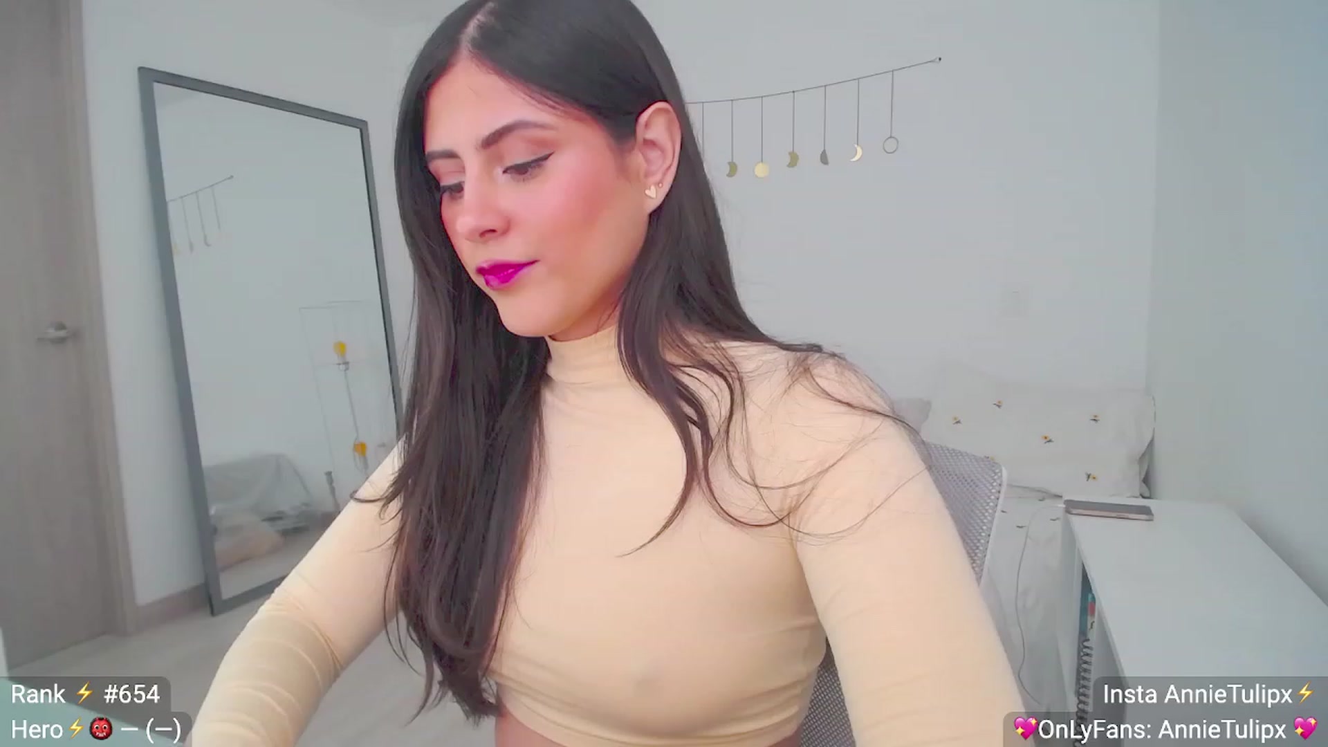 Gallery image thumbnail from Insanna's myfreecams stream on, 06/27/2023, 14:31 image 10 of 20