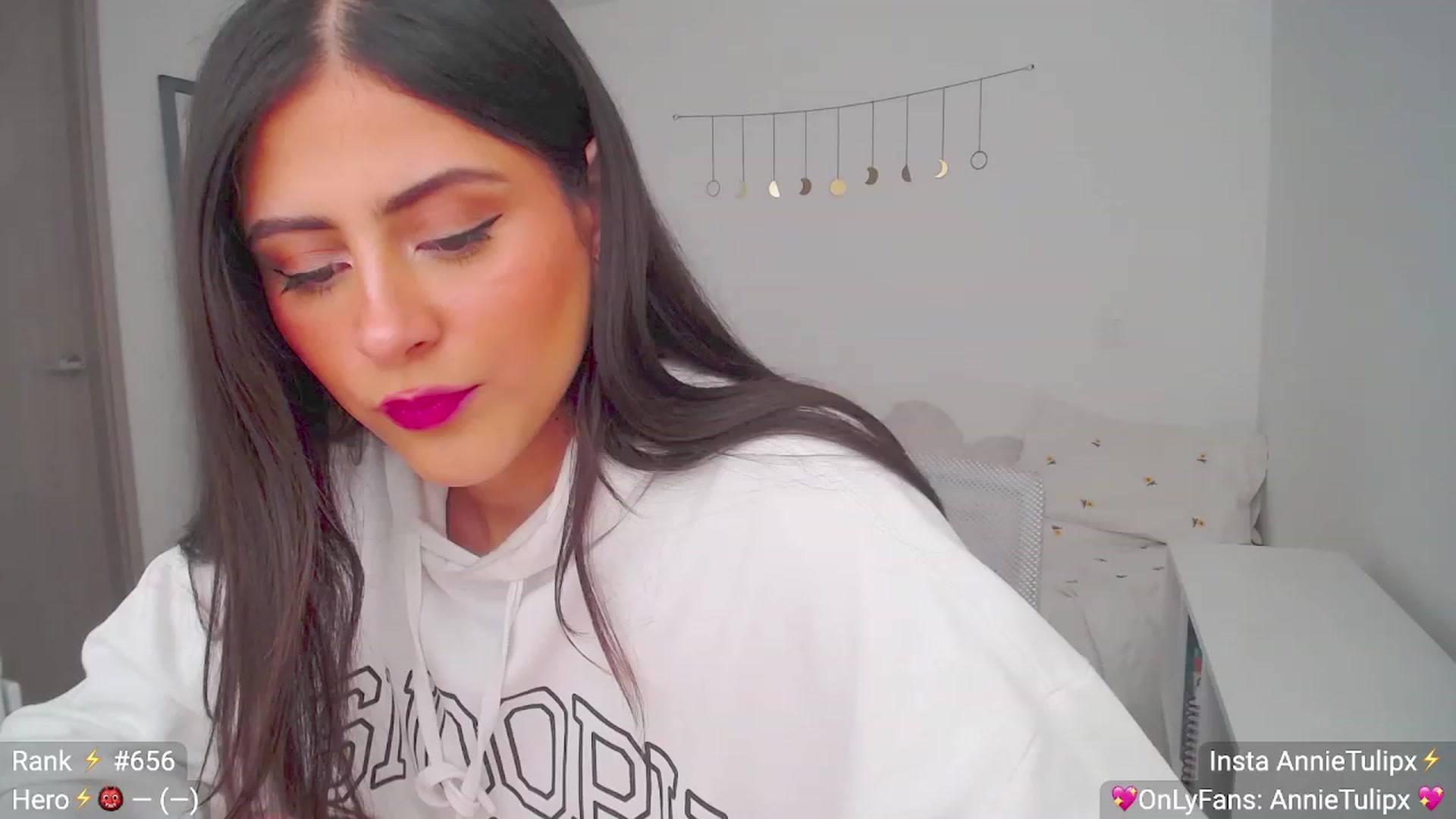 Gallery image thumbnail from Insanna's myfreecams stream on, 06/27/2023, 14:31 image 14 of 20