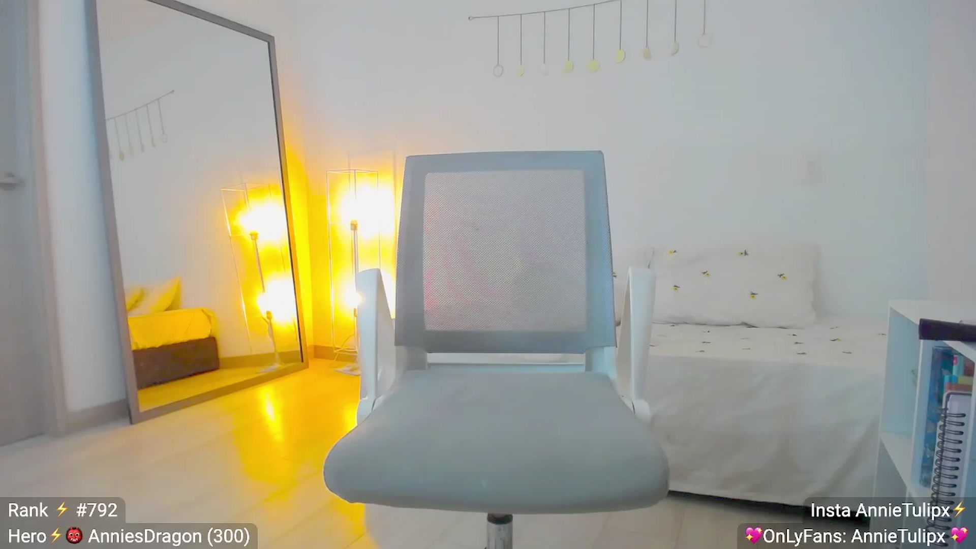Gallery image thumbnail from Insanna's myfreecams stream on, 07/01/2023, 02:22 image 15 of 20