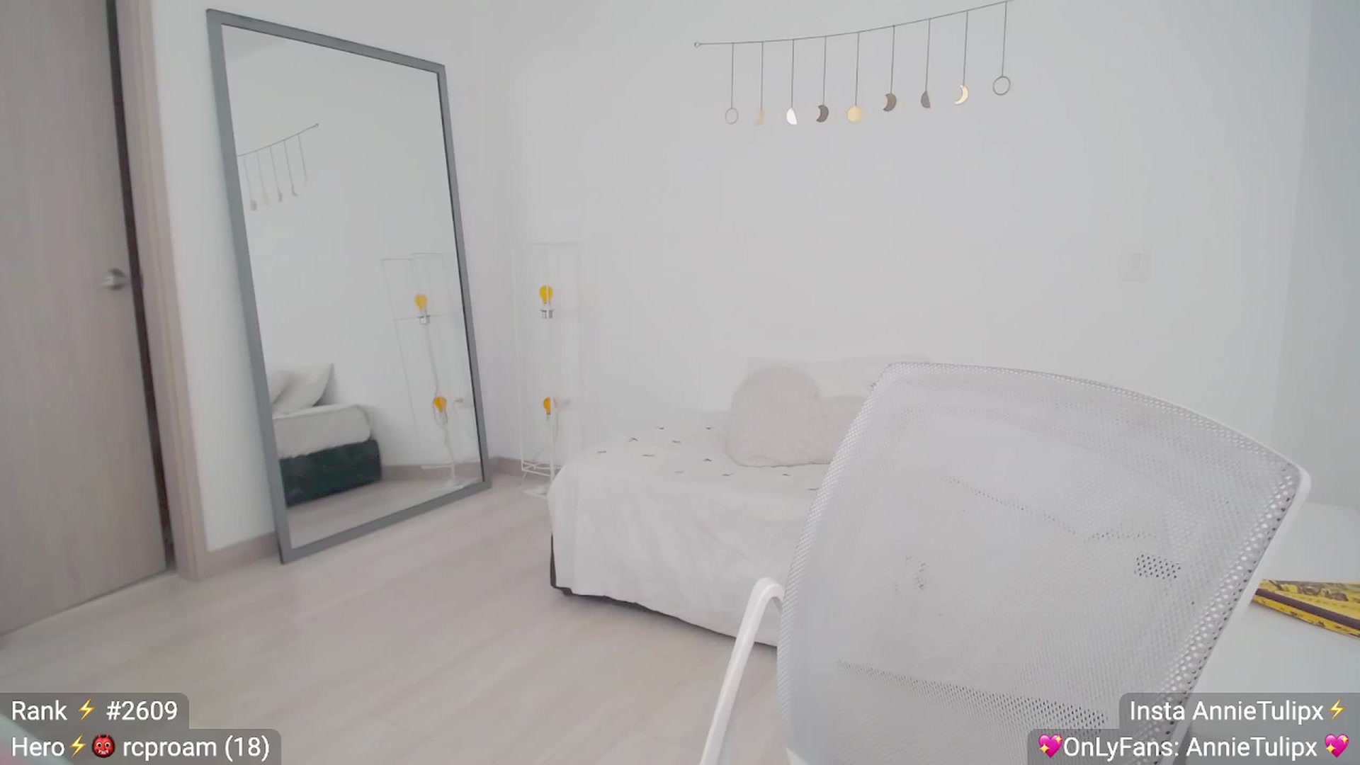 Gallery image thumbnail from Insanna's myfreecams stream on, 07/01/2023, 19:58 image 12 of 20