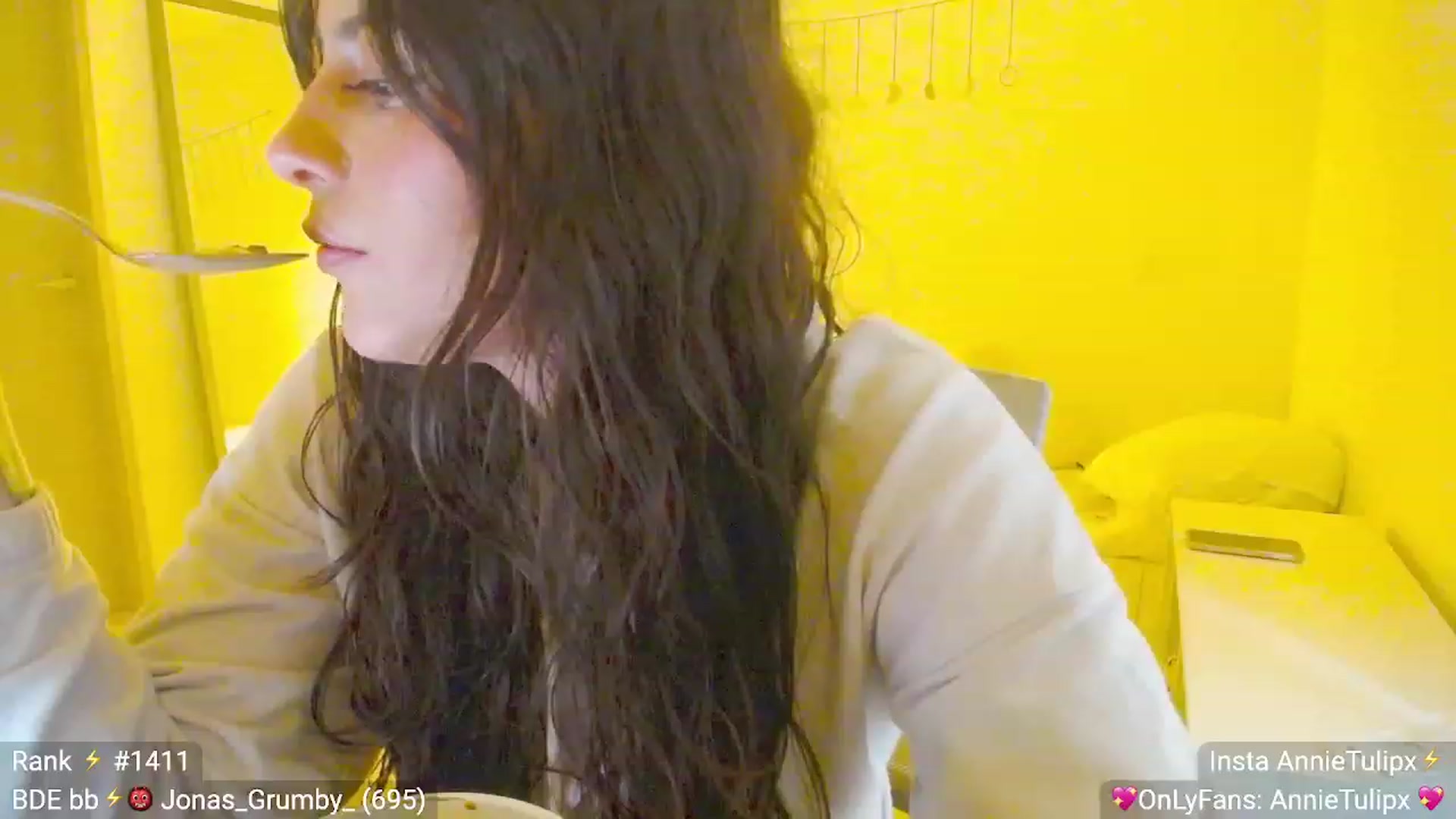 Gallery image thumbnail from Insanna's myfreecams stream on, 07/02/2023, 01:51 image 10 of 20