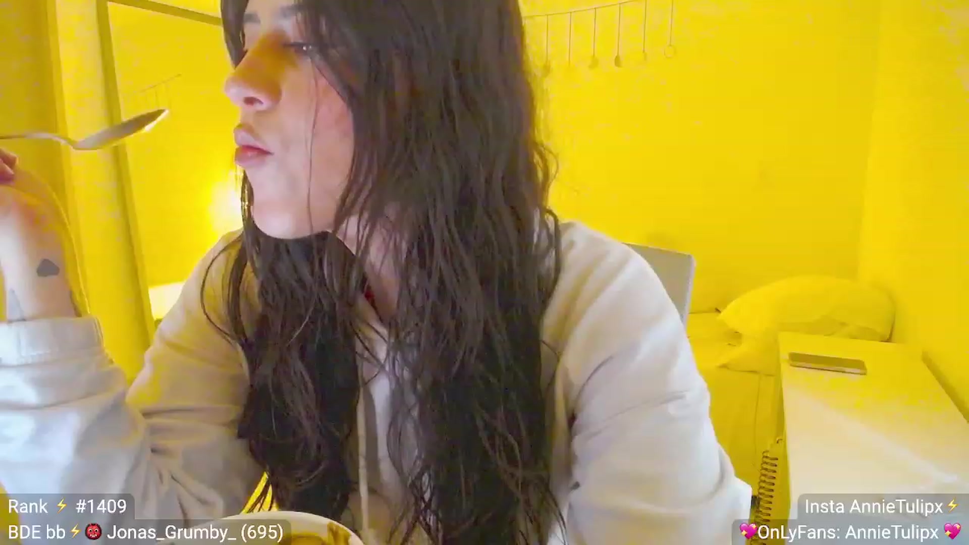 Gallery image thumbnail from Insanna's myfreecams stream on, 07/02/2023, 02:46 image 11 of 20