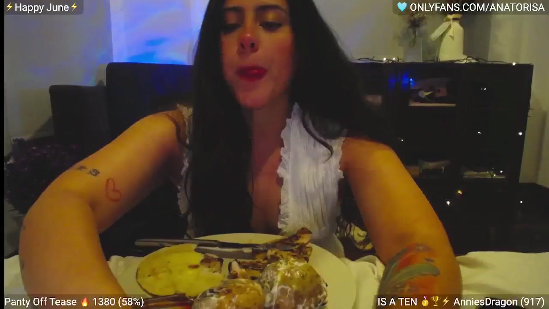 Gallery image thumbnail from Insanna's myfreecams stream on, 06/22/2024, 02:12 image 19 of 20