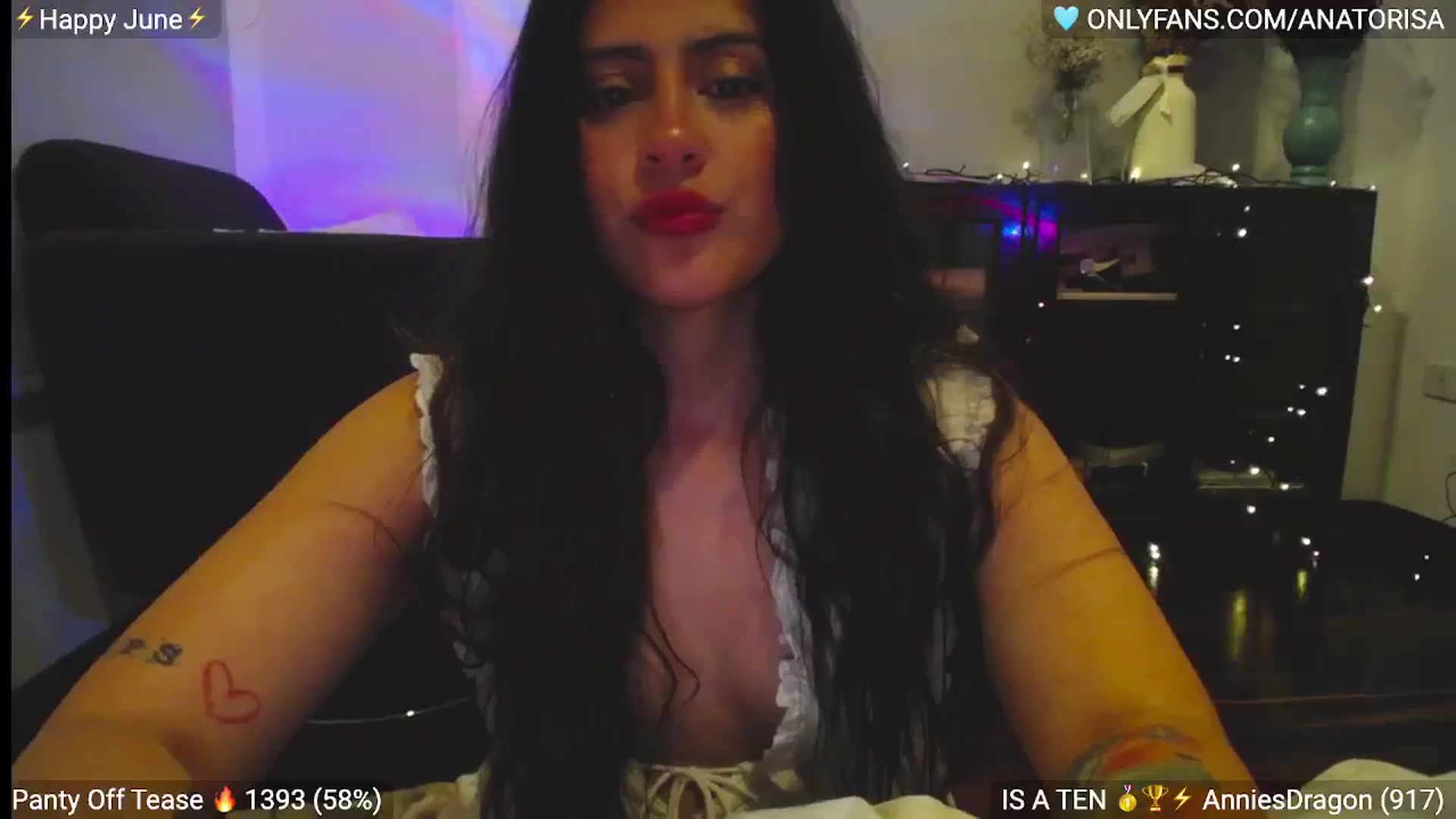 Gallery image thumbnail from Insanna's myfreecams stream on, 06/22/2024, 02:12 image 10 of 20