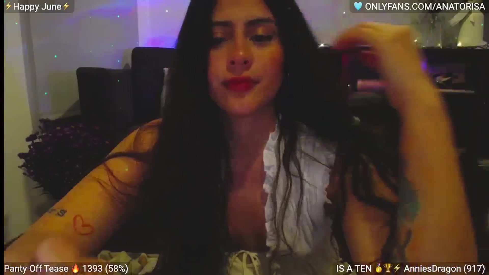 Gallery image thumbnail from Insanna's myfreecams stream on, 06/22/2024, 02:12 image 13 of 20