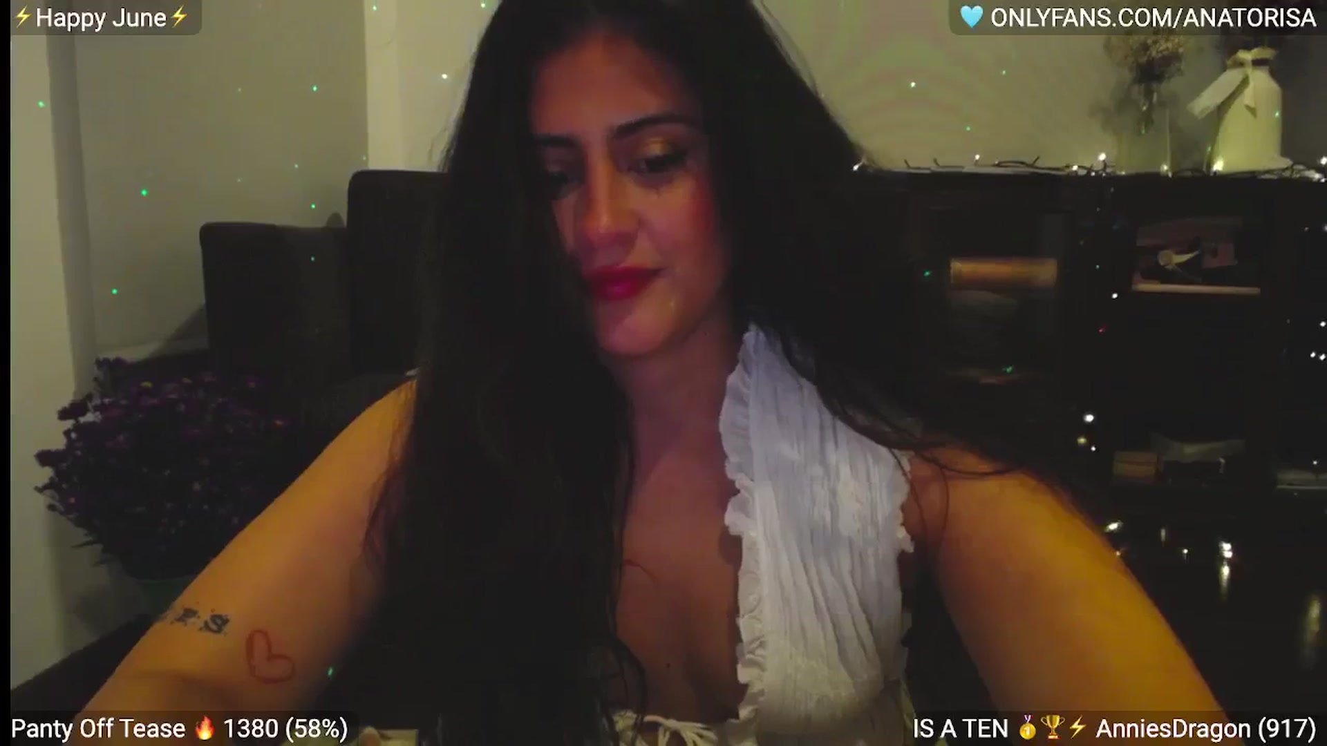 Gallery image thumbnail from Insanna's myfreecams stream on, 06/22/2024, 02:12 image 15 of 20