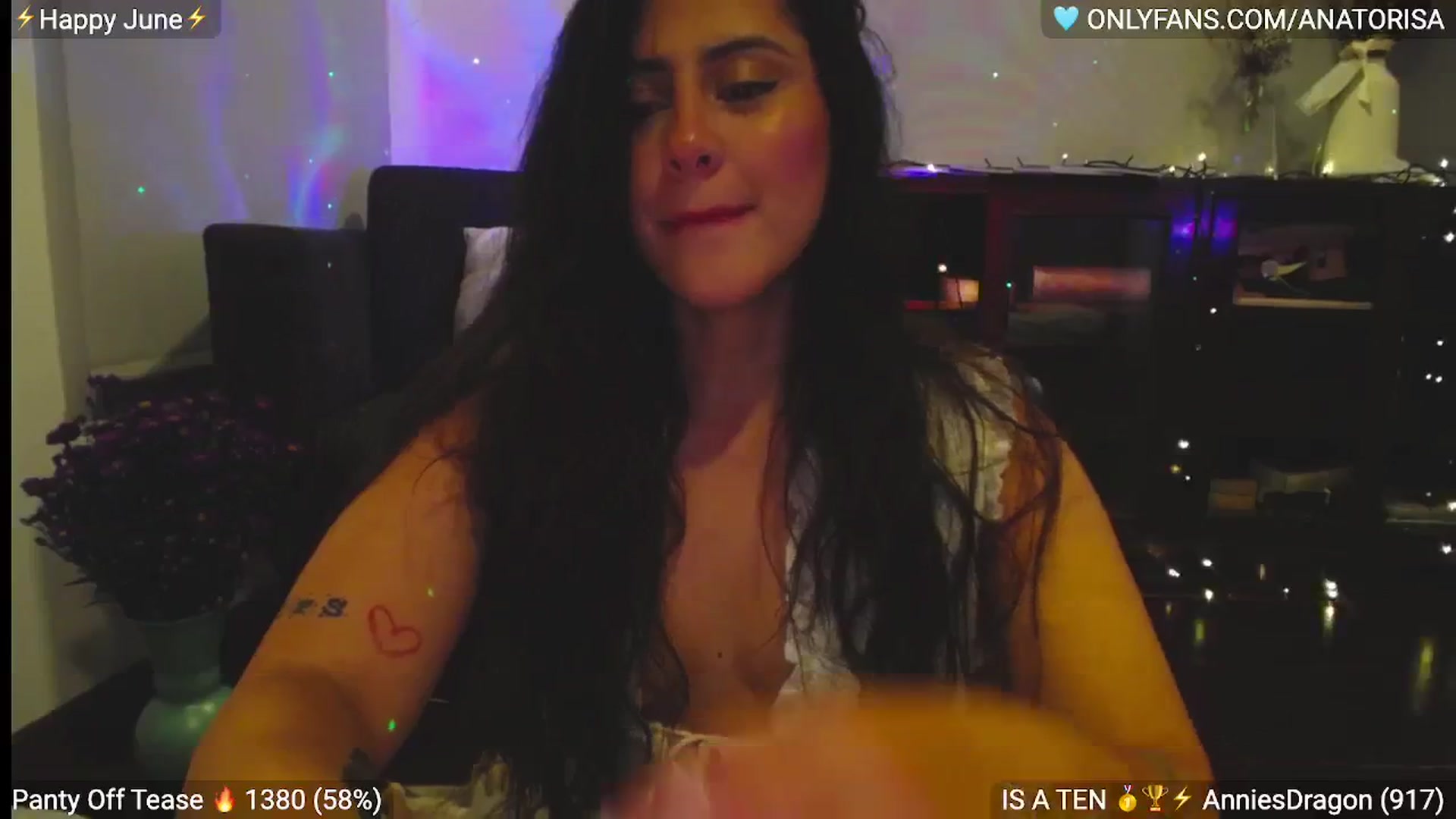 Gallery image thumbnail from Insanna's myfreecams stream on, 06/22/2024, 02:12 image 14 of 20