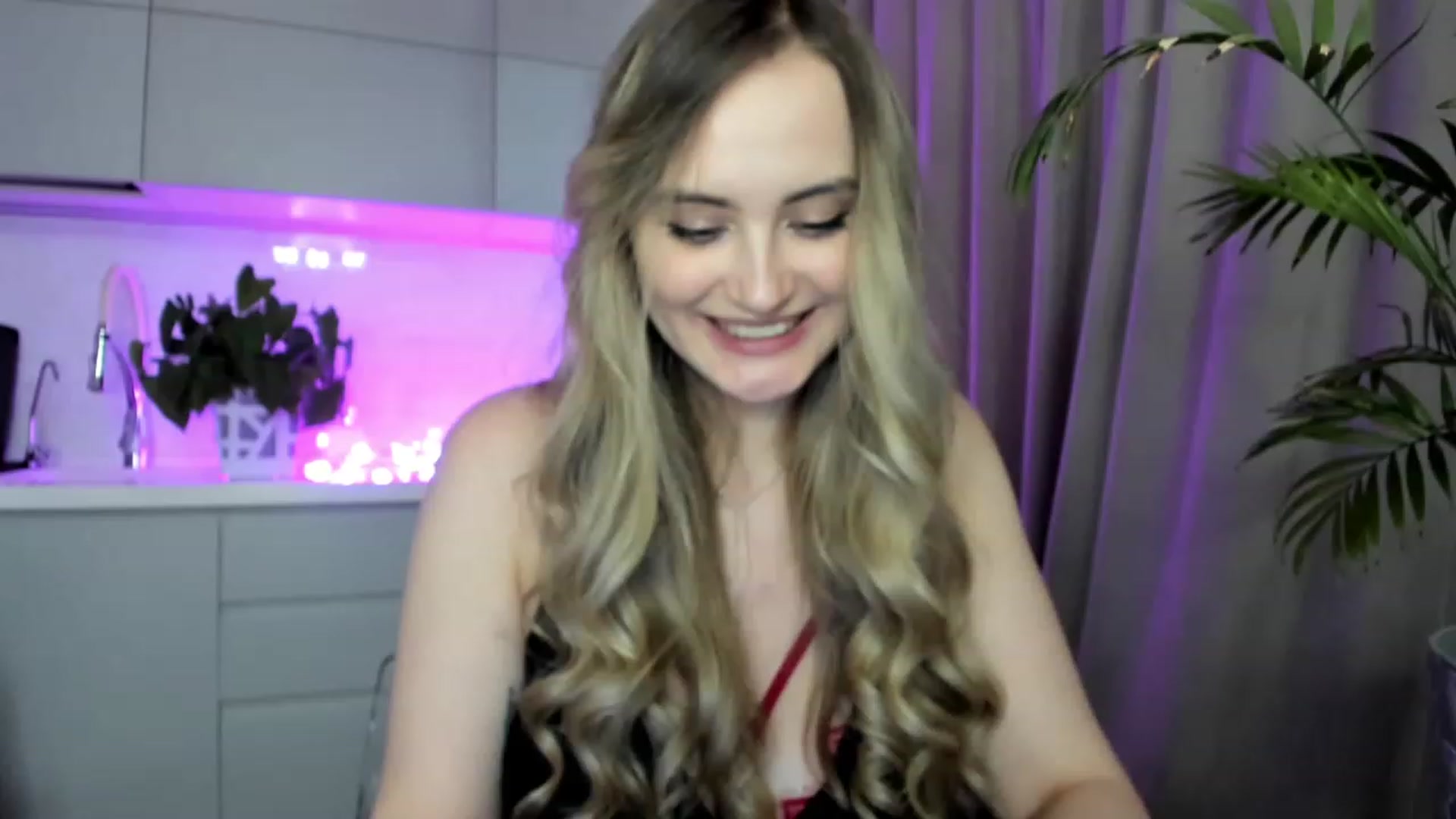 Gallery image thumbnail from InsatiableFox's myfreecams stream on, 02/25/2023, 09:06 image 8 of 20