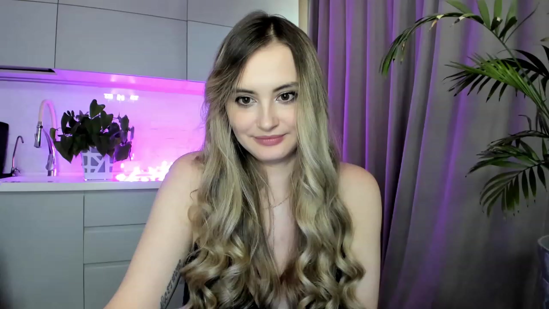 Gallery image thumbnail from InsatiableFox's myfreecams stream on, 02/25/2023, 09:06 image 14 of 20