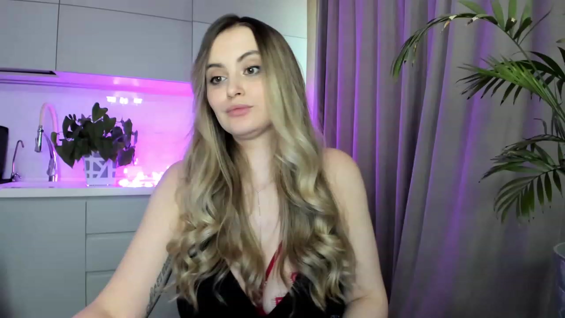 Gallery image thumbnail from InsatiableFox's myfreecams stream on, 02/25/2023, 09:06 image 13 of 20