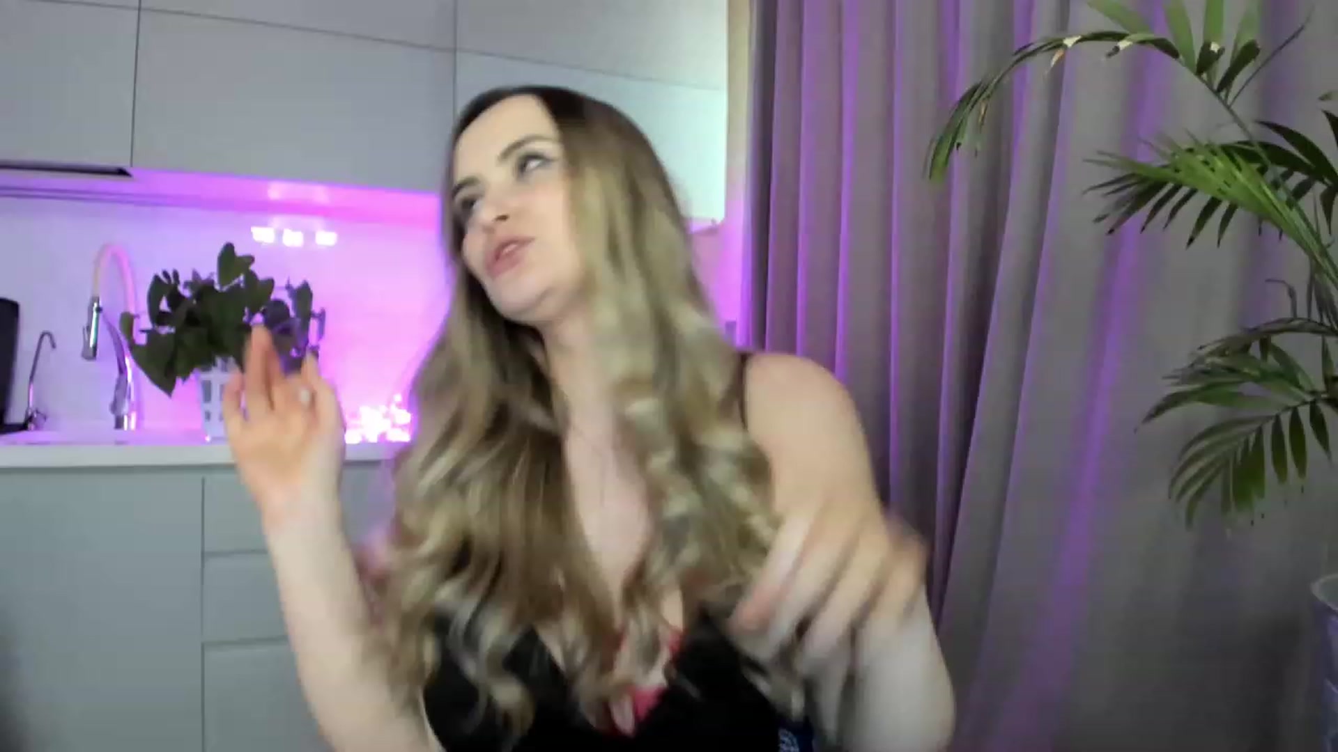 Gallery image thumbnail from InsatiableFox's myfreecams stream on, 02/25/2023, 09:06 image 3 of 20