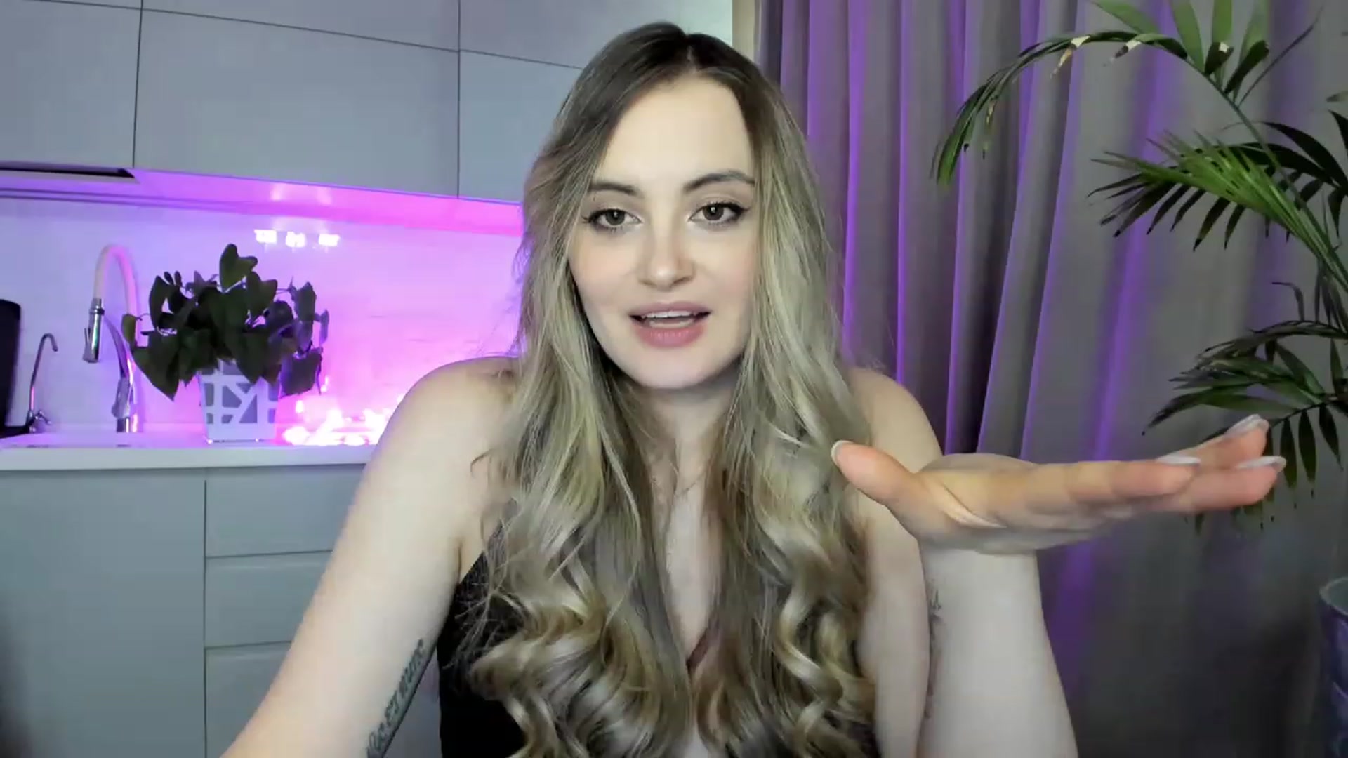 Gallery image thumbnail from InsatiableFox's myfreecams stream on, 02/25/2023, 09:06 image 19 of 20