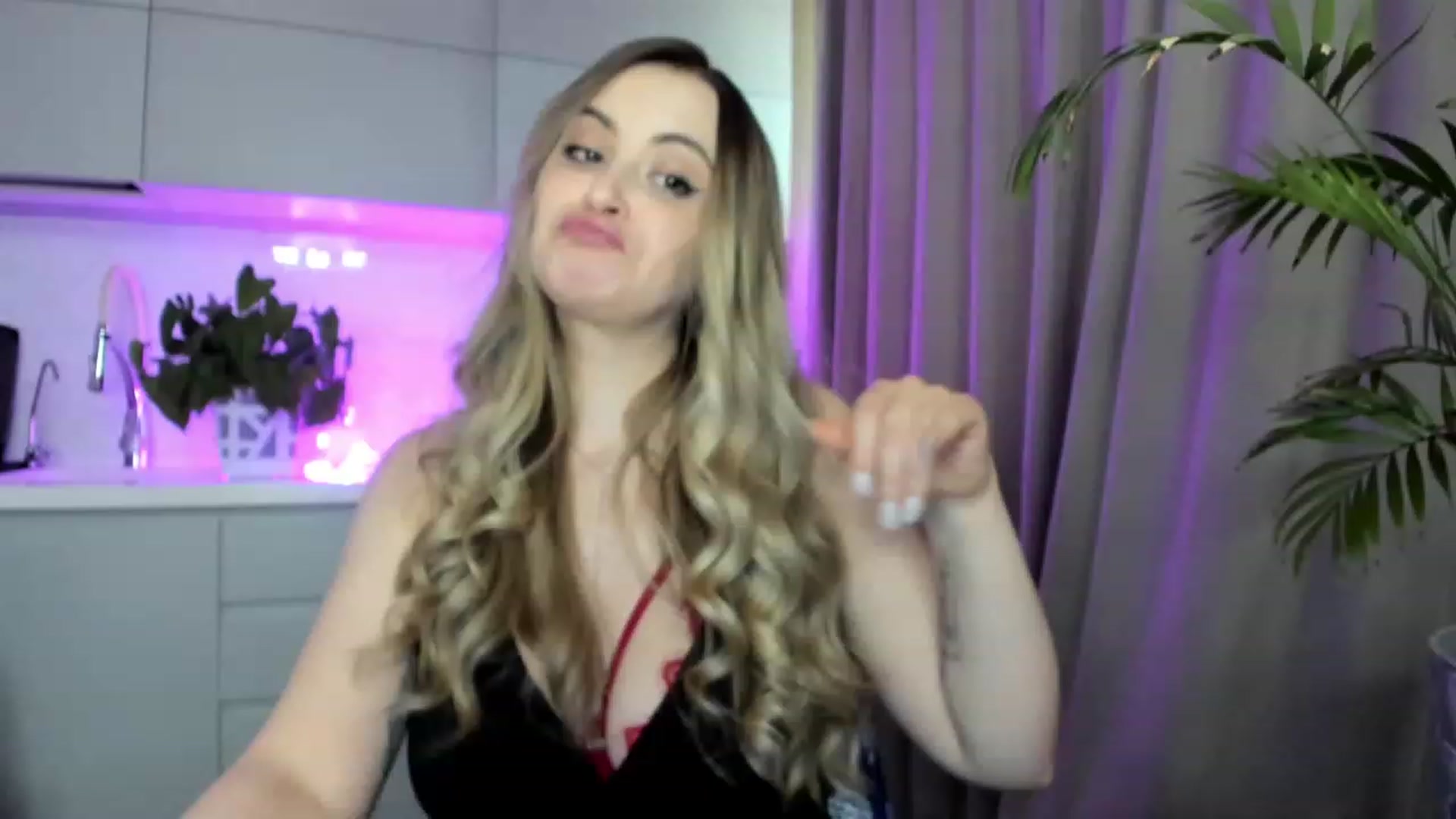 Gallery image thumbnail from InsatiableFox's myfreecams stream on, 02/25/2023, 09:06 image 4 of 20