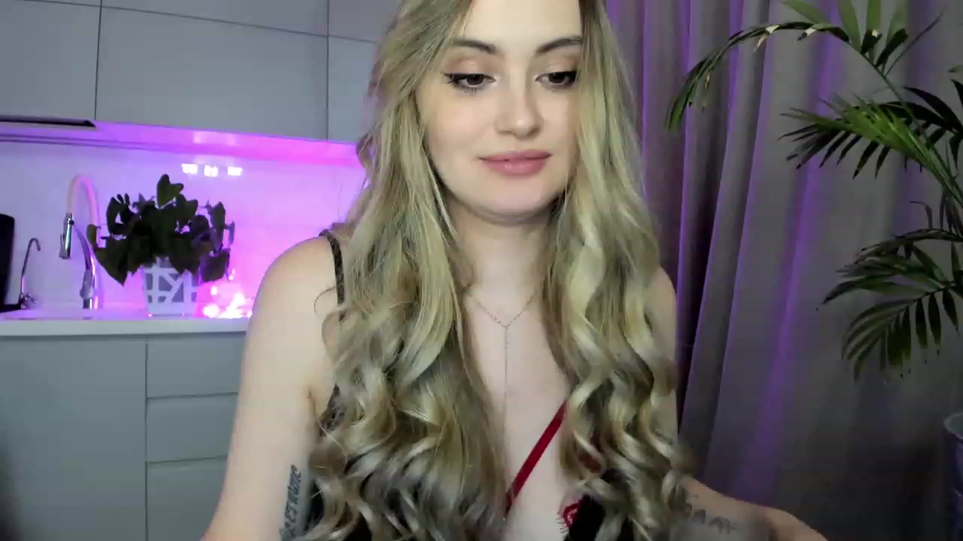 Gallery image thumbnail from InsatiableFox's myfreecams stream on, 02/25/2023, 09:06 image 2 of 20