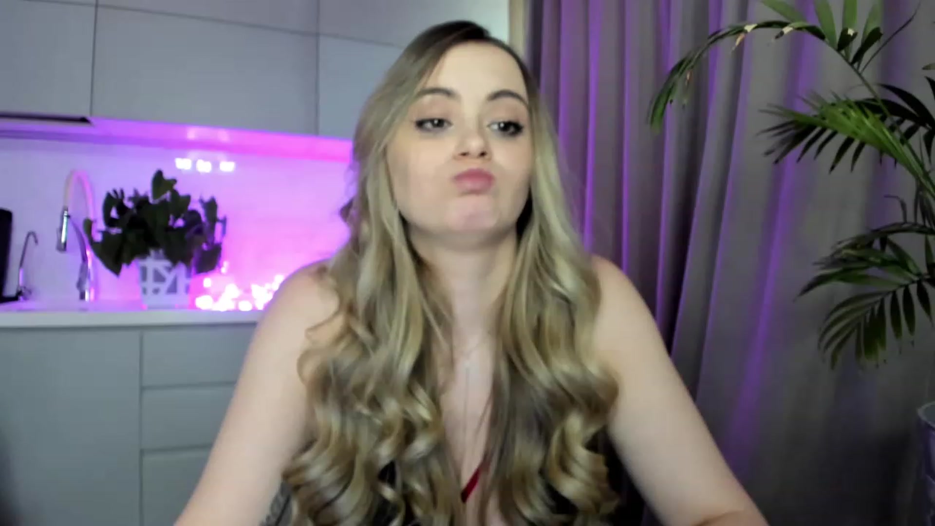 Gallery image thumbnail from InsatiableFox's myfreecams stream on, 02/25/2023, 09:06 image 11 of 20