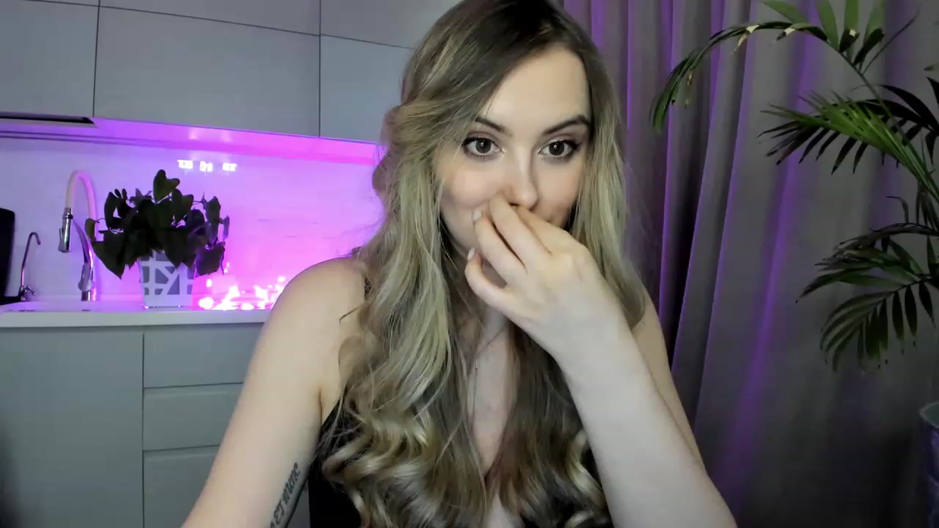 Gallery image thumbnail from InsatiableFox's myfreecams stream on, 02/25/2023, 09:06 image 20 of 20