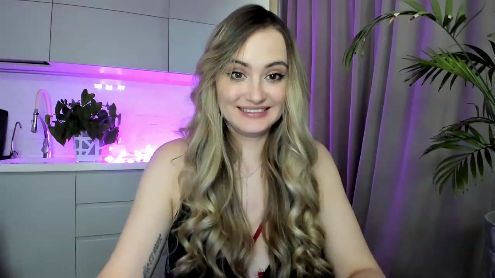Gallery image thumbnail from InsatiableFox's myfreecams stream on, 02/25/2023, 09:06 image 16 of 20