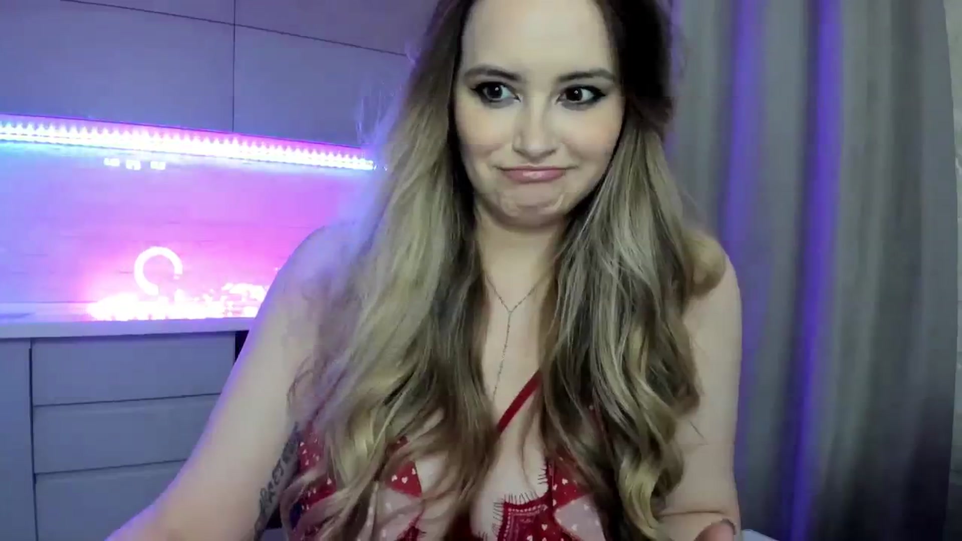 Gallery image thumbnail from InsatiableFox's myfreecams stream on, 07/29/2023, 14:49 image 15 of 20