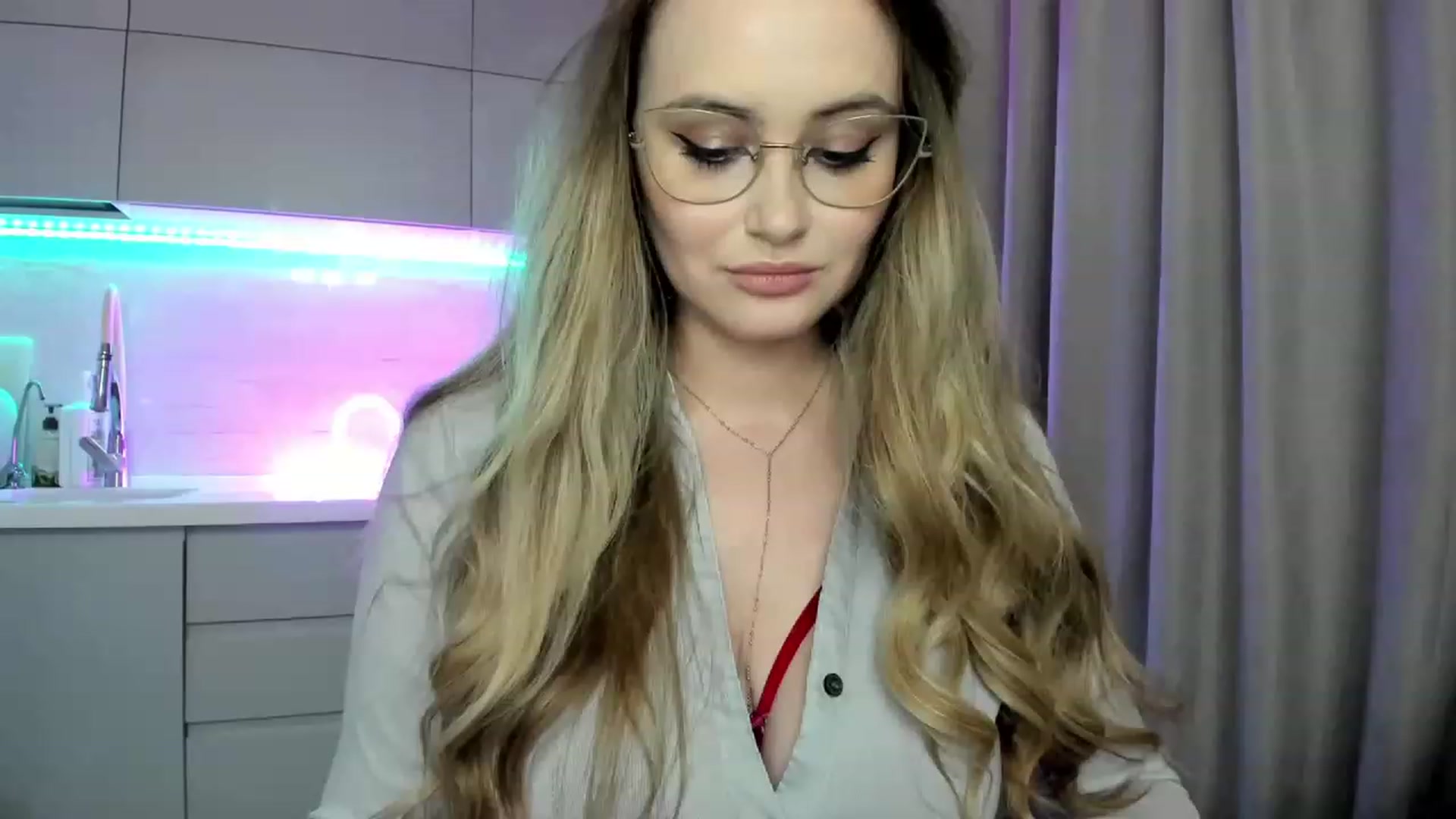 Gallery image thumbnail from InsatiableFox's myfreecams stream on, 07/29/2023, 18:32 image 7 of 20