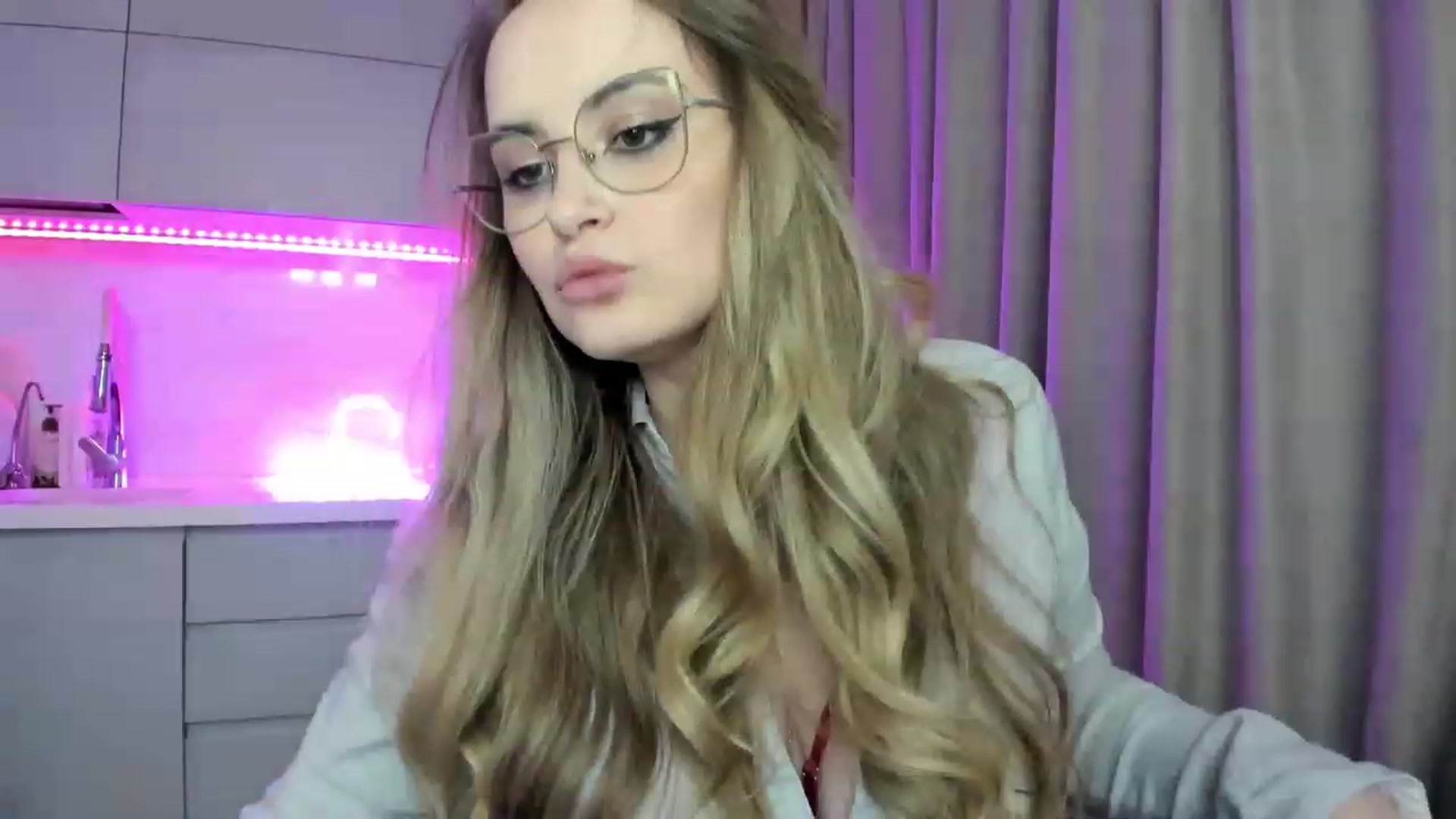 Gallery image thumbnail from InsatiableFox's myfreecams stream on, 07/29/2023, 18:32 image 8 of 20